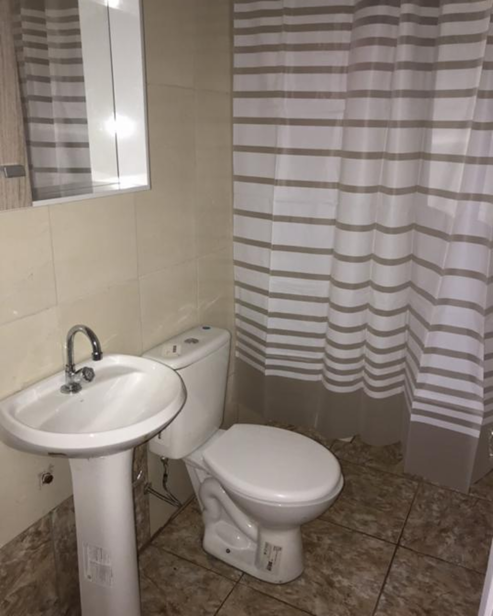 Propiedad con departamentos y local comercial - 5