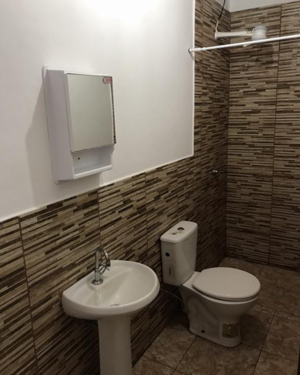 Propiedad con departamentos y local comercial - 6