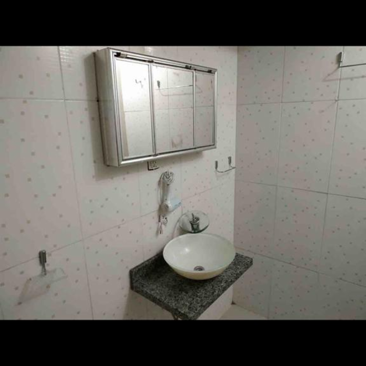 Propiedad con departamentos y local comercial - 9