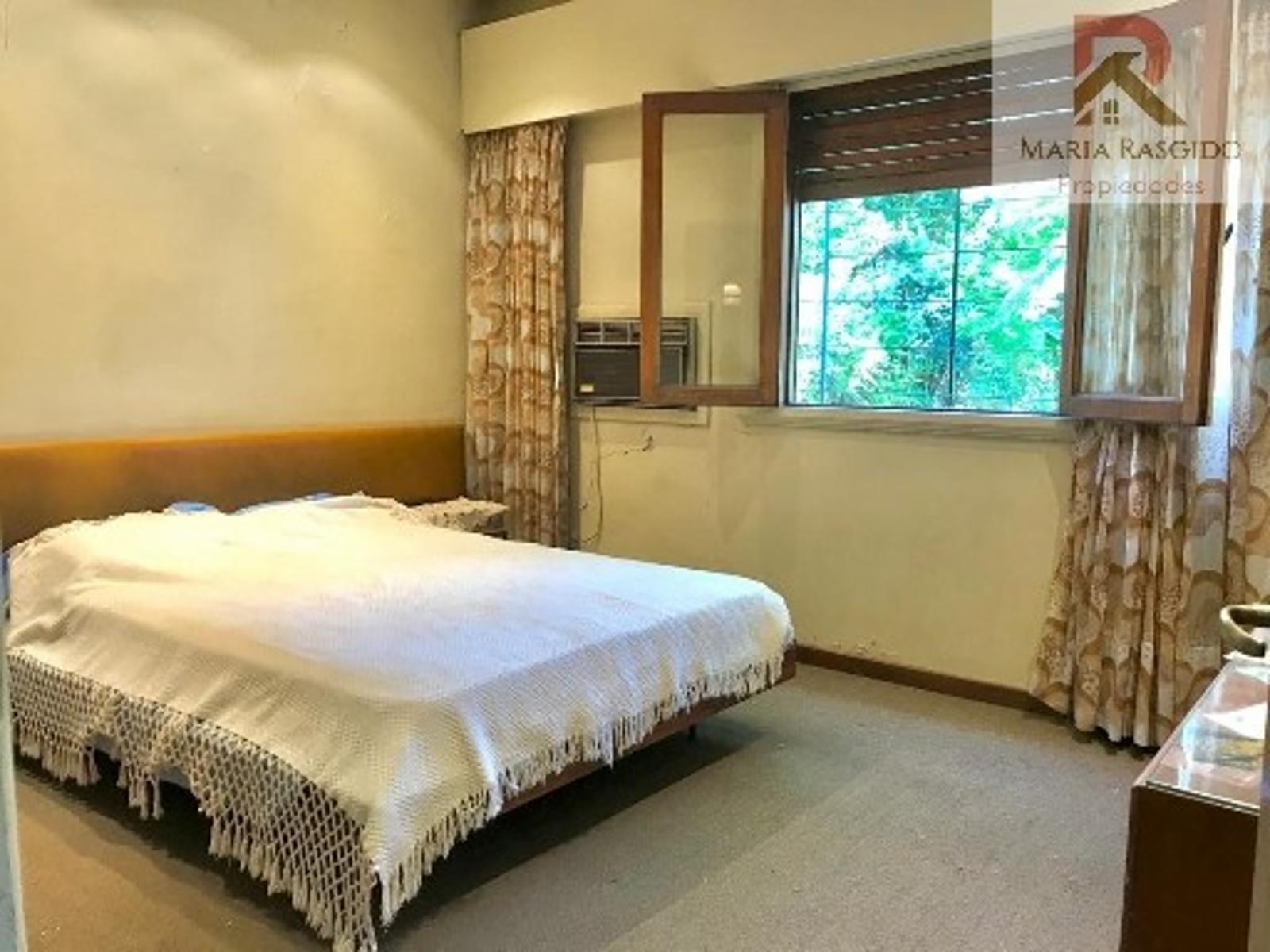 Casa ubicada en excelente zona de Castelar Norte en Parque Costa con 4 habitaciones y 2 baños — foto 4