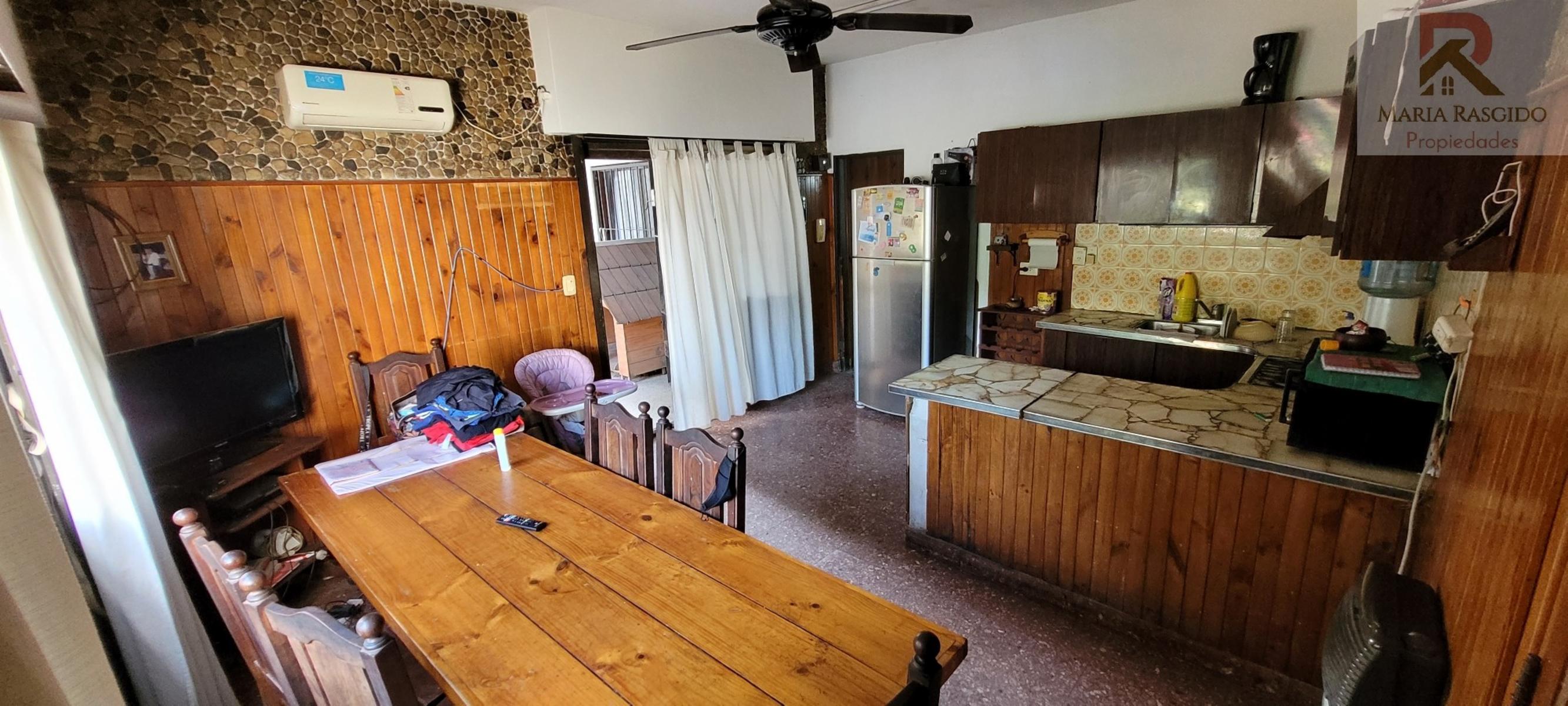 Casa ubicada en inmejorable zona de Castelar Norte. Cerca de los colegios más importantes de la zona, Inmaculada y Sagrado Corazón. — foto 13