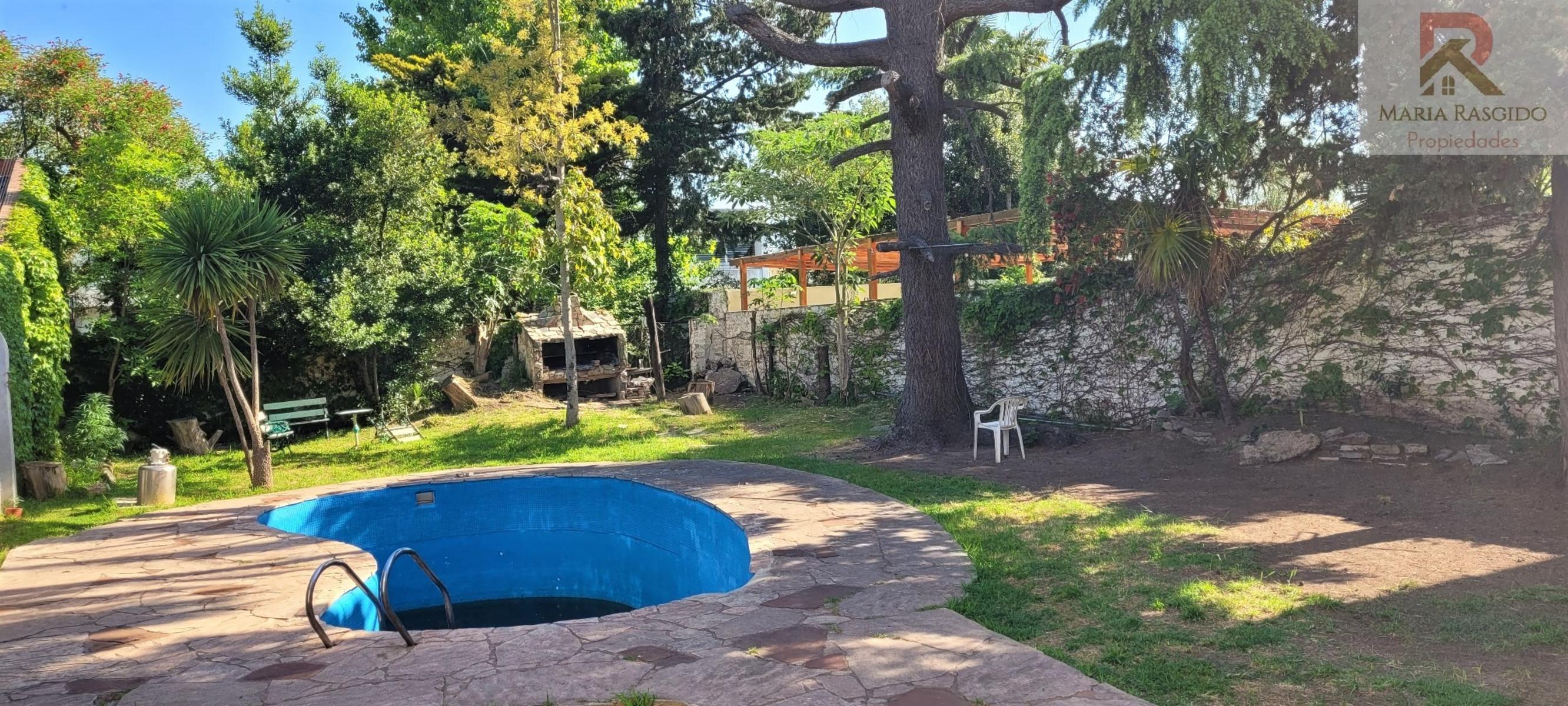 Casa ubicada en inmejorable zona de Castelar Norte. Cerca de los colegios más importantes de la zona, Inmaculada y Sagrado Corazón. — foto 15