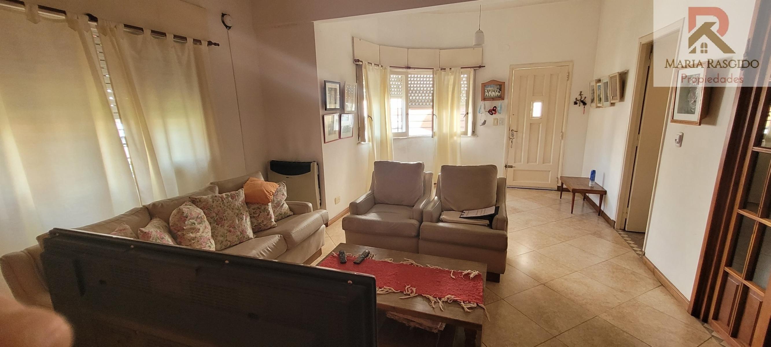 Casa en Venta. Zona: Castelar Norte. 4 ambientes más dependencia. Parque. Quincho. Amplios ambientes muy luminosos. — foto 5