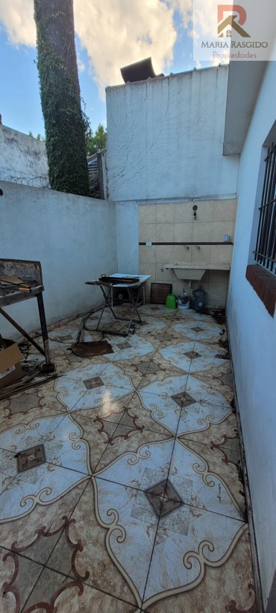 Dúplex a la venta en Ituzaingó. 3 ambientes. Acceso inmediato a la Autopista del Oeste. 2 dormitorios y 2 baños. Cochera descubierta. Antigüedad 2 años — foto 2