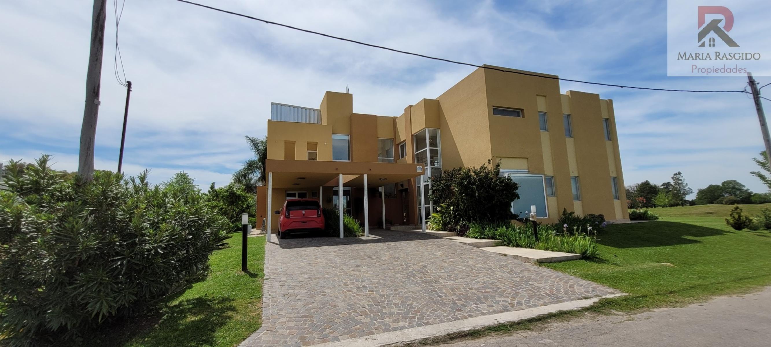 Venta de Importante casa en Country Venado II Canning.