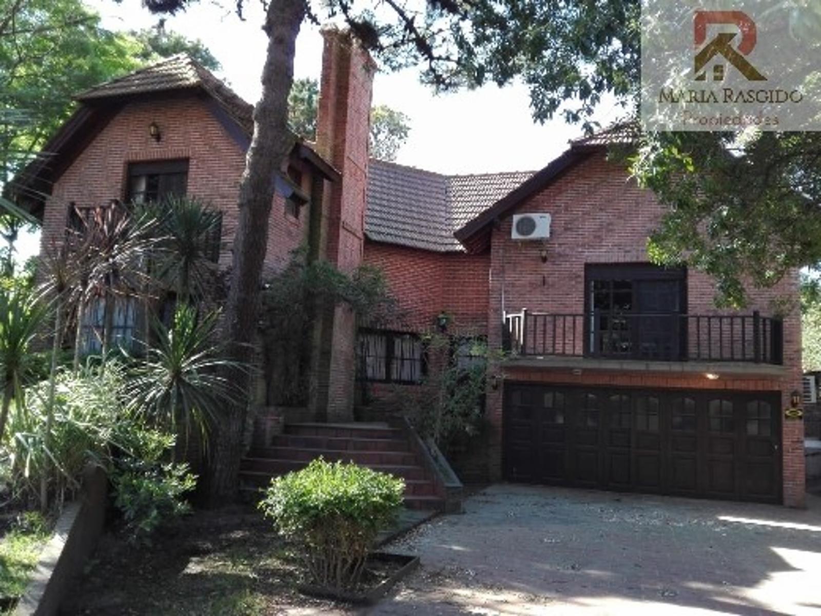 Alquiler de Casa en Pinamar sobre la calle Eneas al 1100