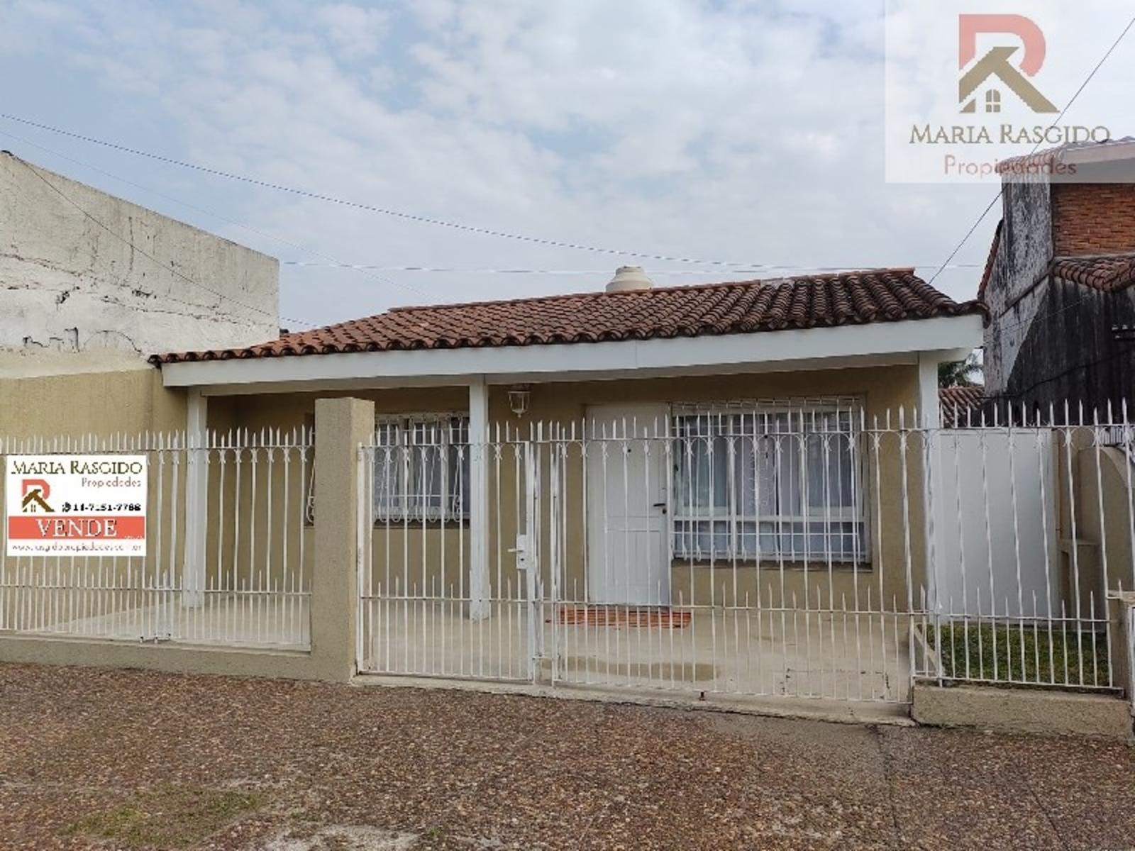 CHALET CASTELAR PARQUE COSTA 3 AMBIENTES MODERNO RECICLADO