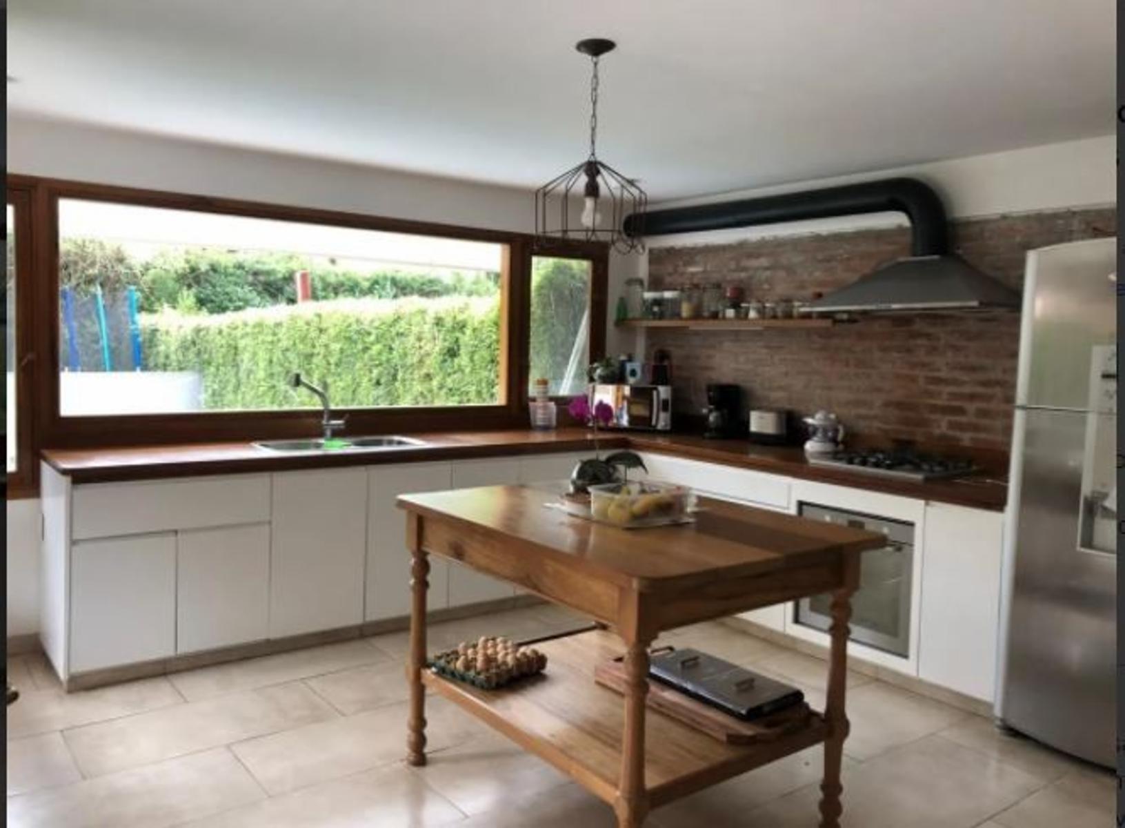 Venta Excelente Propiedad Minimalista metros Casco Parque Leloir con pileta 4 ambientes — foto 4