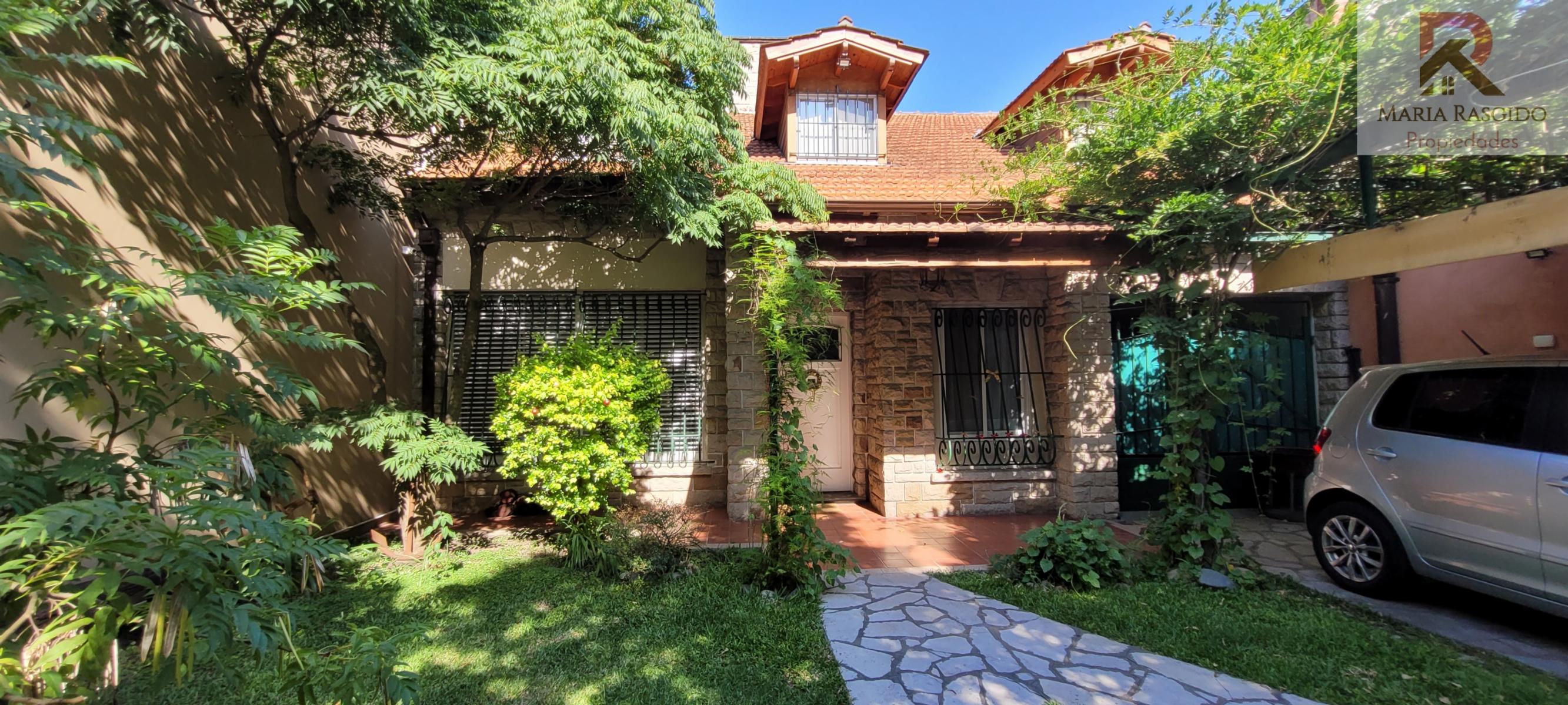 Venta Hermoso Chalet Castelar parque piscina Excelente Zona 4 ambientes Toma propiedad menos valor parte de pago — foto 2