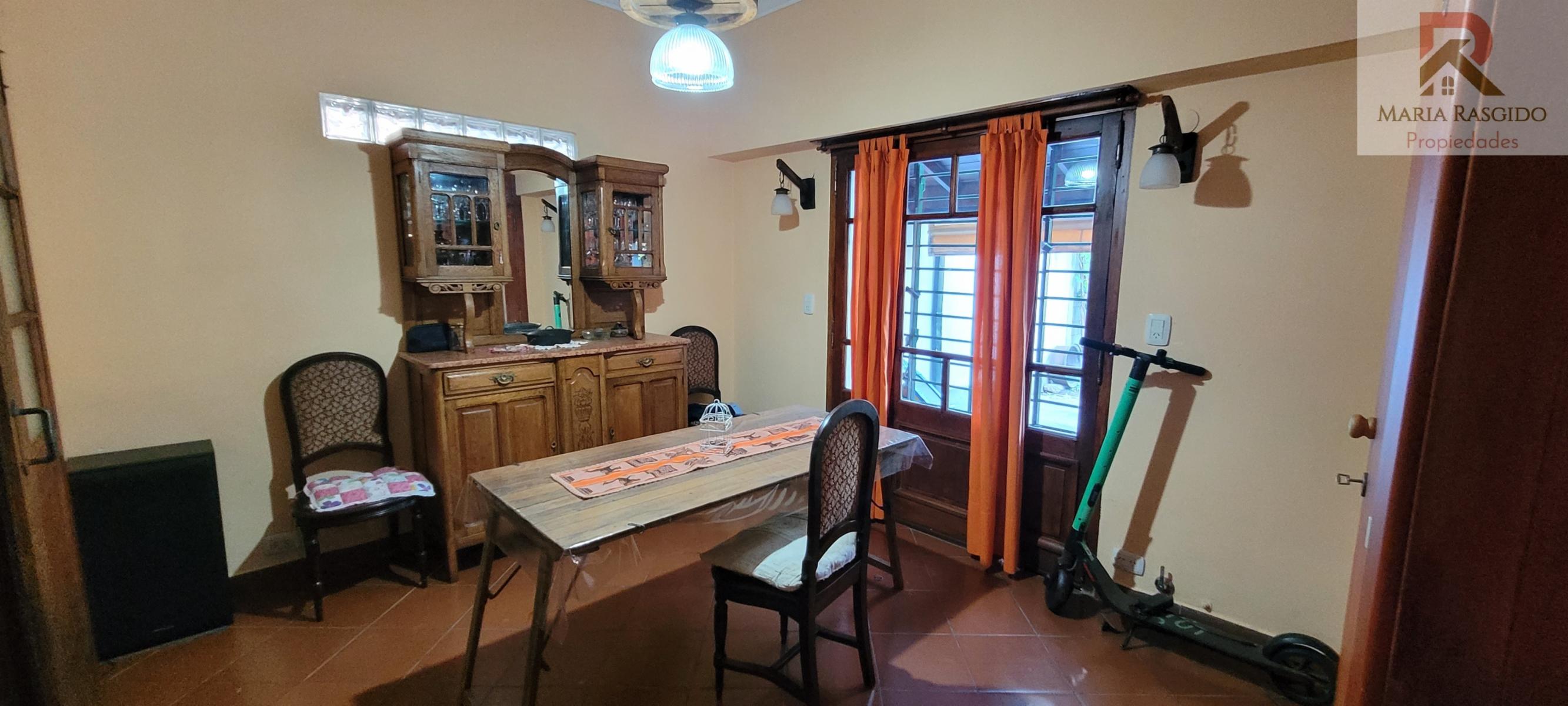 Venta Hermoso Chalet Castelar parque piscina Excelente Zona 4 ambientes Toma propiedad menos valor parte de pago — foto 3