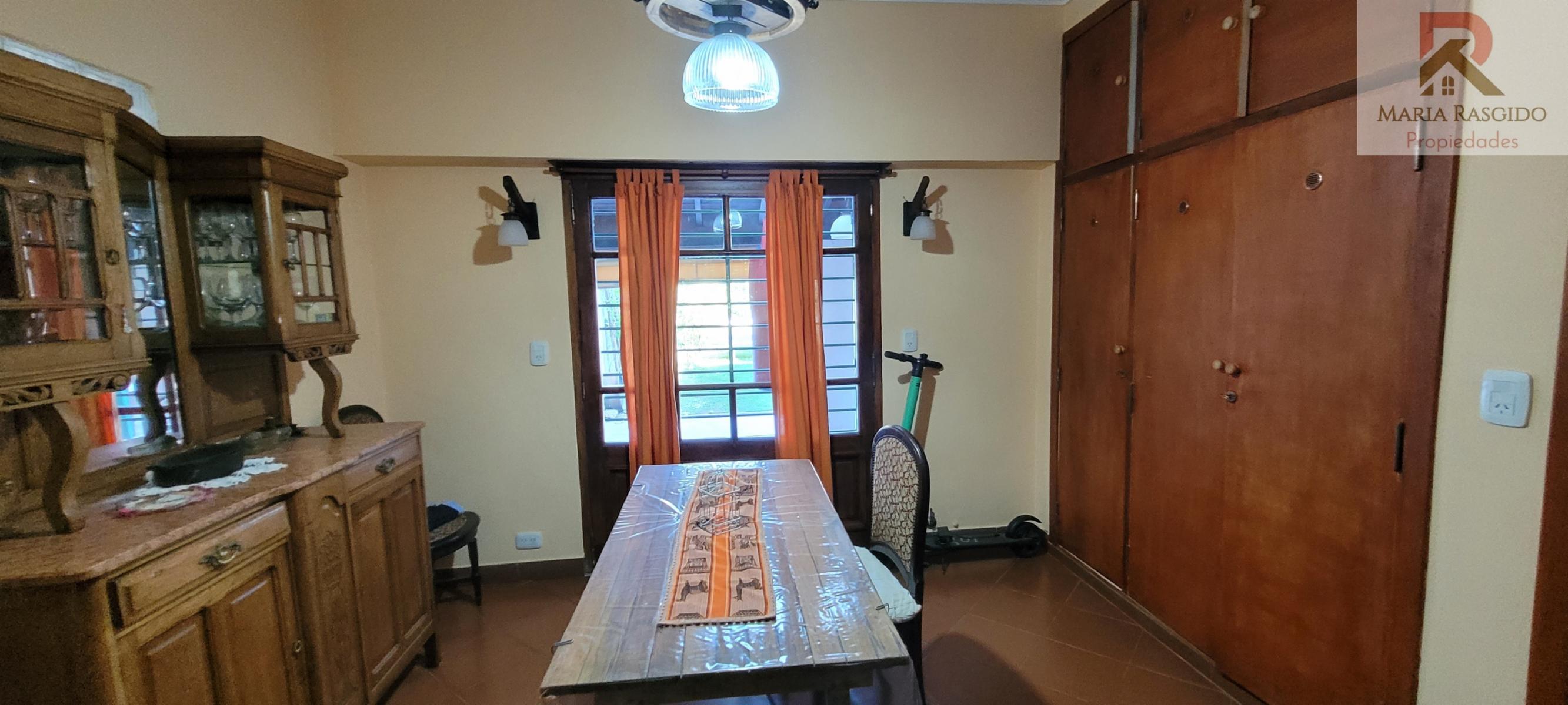 Venta Hermoso Chalet Castelar parque piscina Excelente Zona 4 ambientes Toma propiedad menos valor parte de pago — foto 4