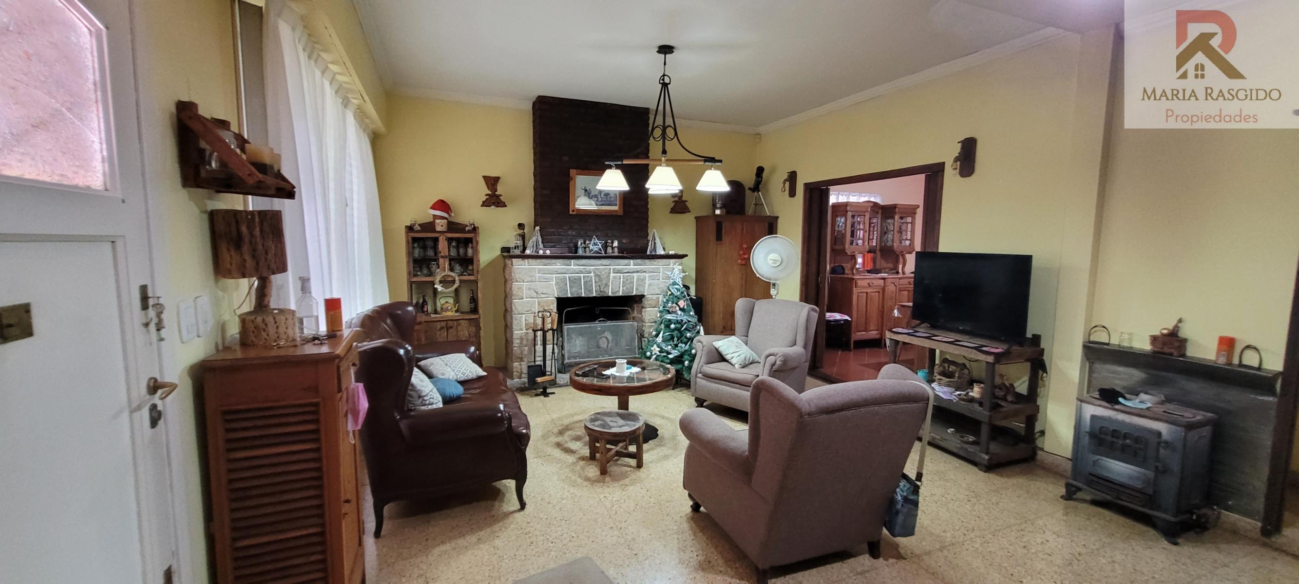 Venta Hermoso Chalet Castelar parque piscina Excelente Zona 4 ambientes Toma propiedad menos valor parte de pago — foto 5