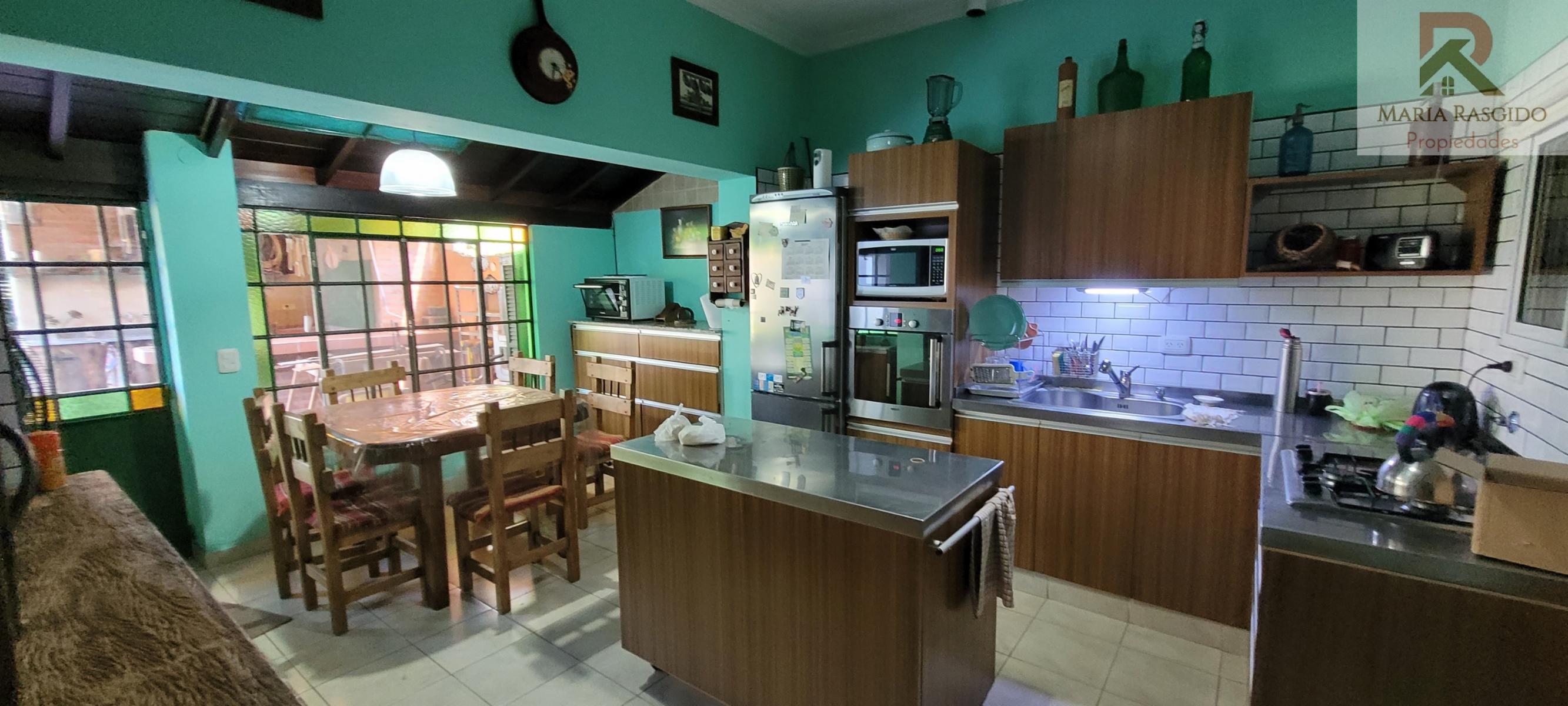 Venta Hermoso Chalet Castelar parque piscina Excelente Zona 4 ambientes Toma propiedad menos valor parte de pago — foto 6