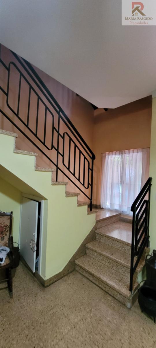 Venta Hermoso Chalet Castelar parque piscina Excelente Zona 4 ambientes Toma propiedad menos valor parte de pago — foto 9