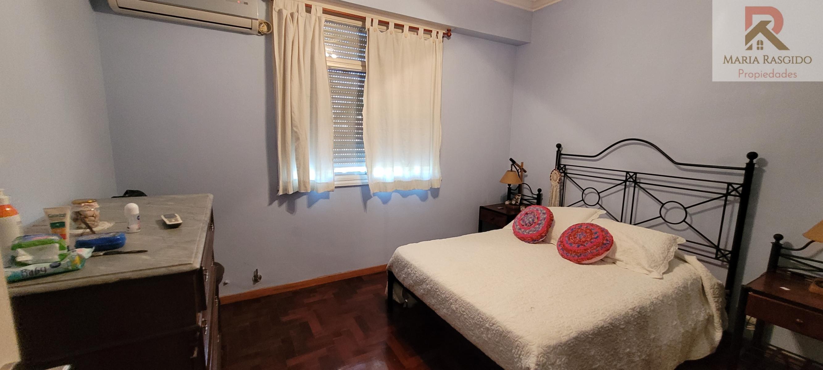 Venta Hermoso Chalet Castelar parque piscina Excelente Zona 4 ambientes Toma propiedad menos valor parte de pago — foto 10