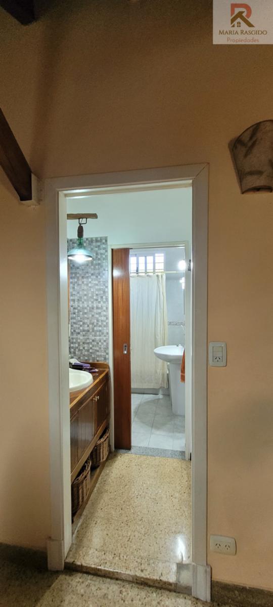 Venta Hermoso Chalet Castelar parque piscina Excelente Zona 4 ambientes Toma propiedad menos valor parte de pago — foto 13