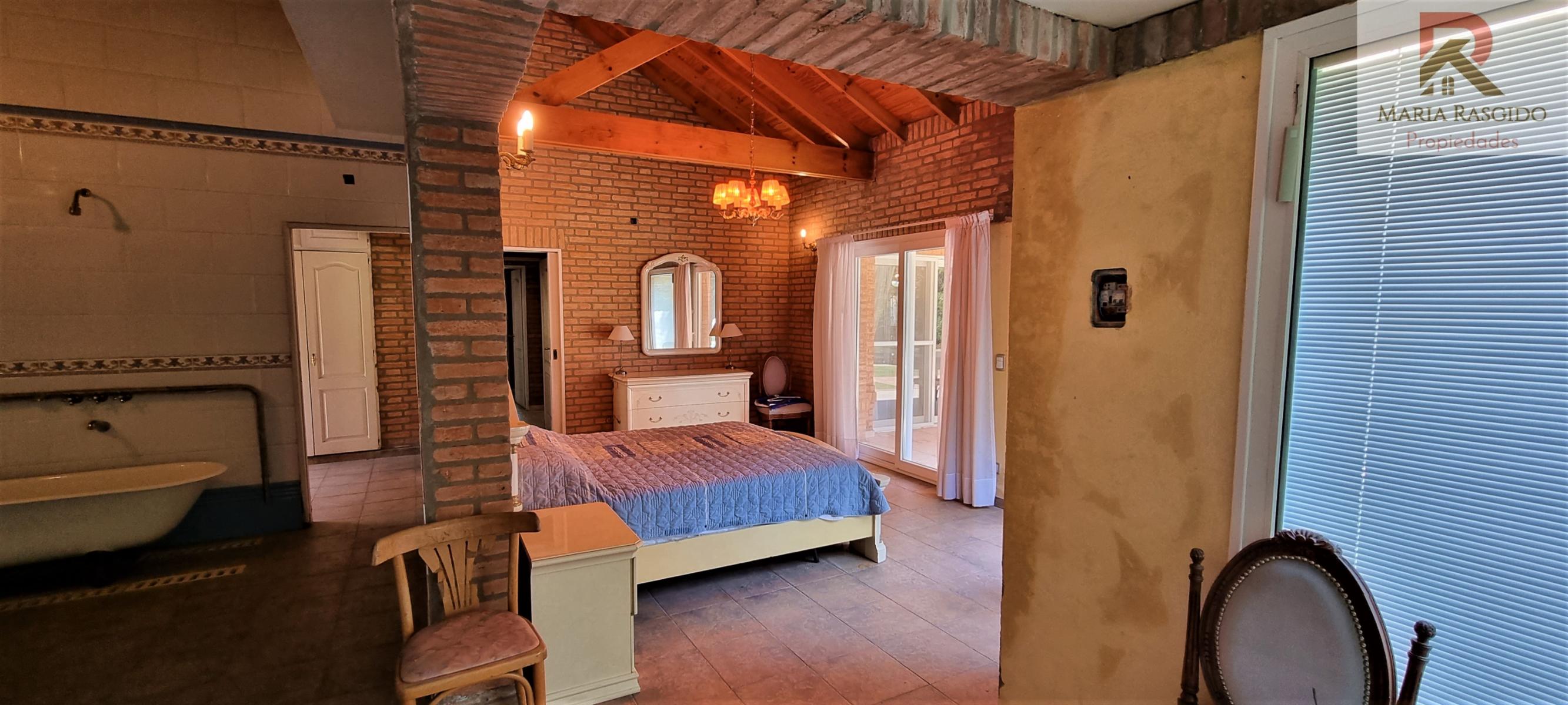 Importante propiedad en el Country San Diego en Moreno. Casa con importante parque y piscina climatizada — foto 6