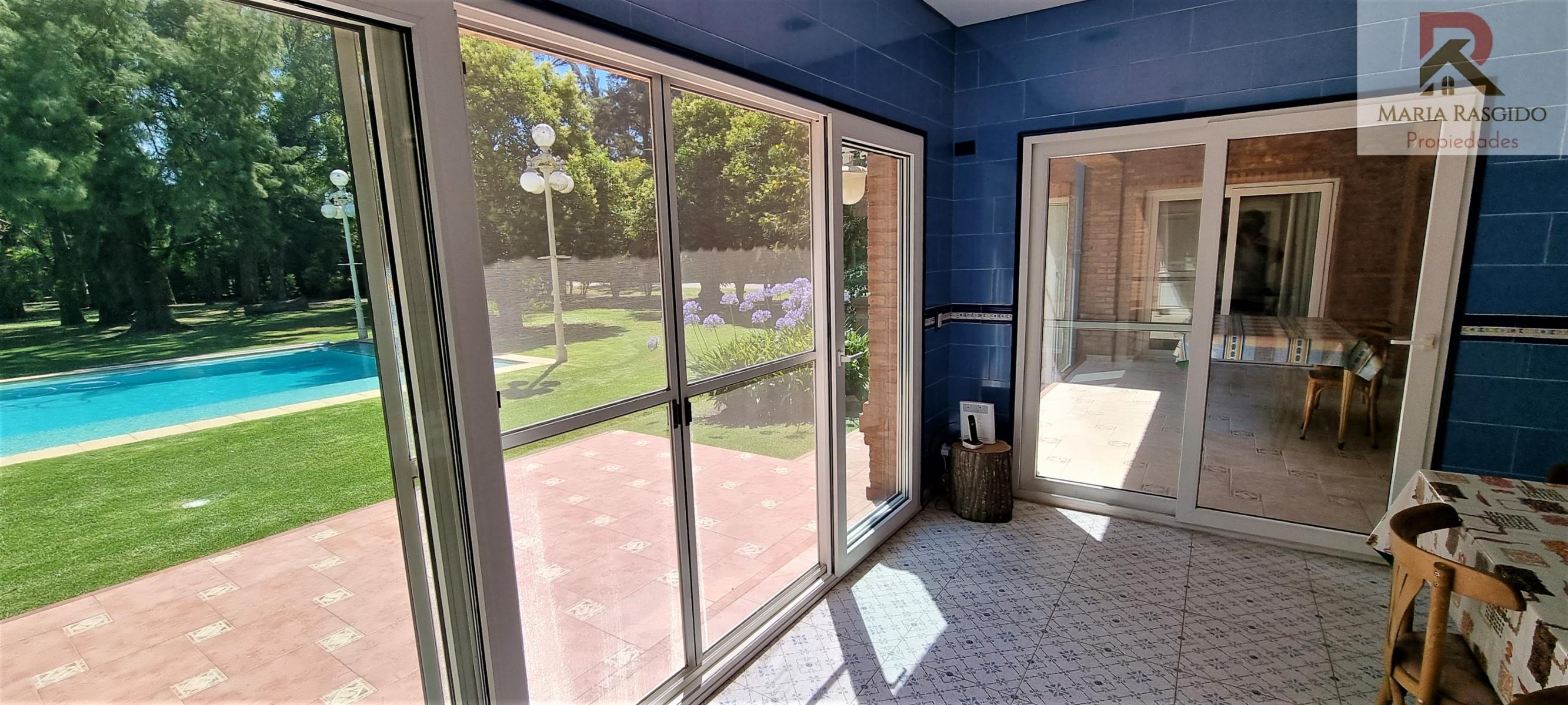 Importante propiedad en el Country San Diego en Moreno. Casa con importante parque y piscina climatizada — foto 11