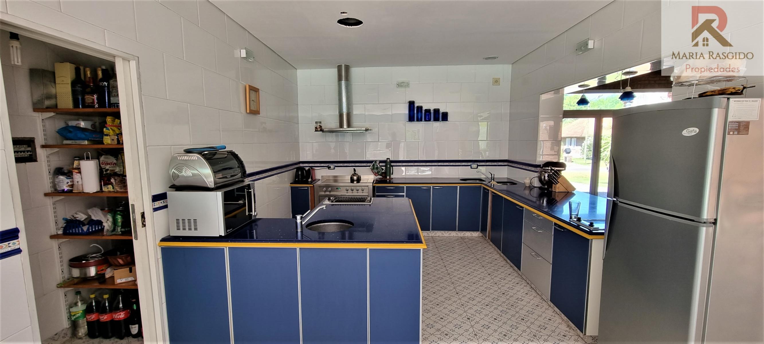Importante propiedad en el Country San Diego en Moreno. Casa con importante parque y piscina climatizada — foto 14
