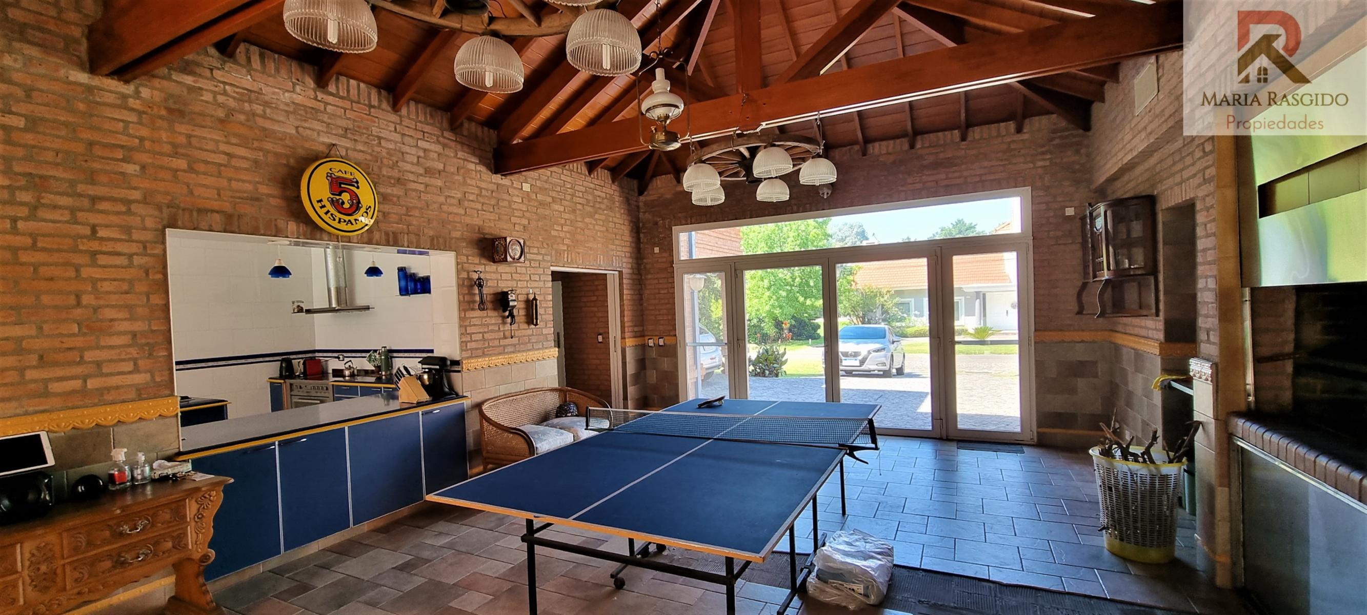 Importante propiedad en el Country San Diego en Moreno. Casa con importante parque y piscina climatizada — foto 15