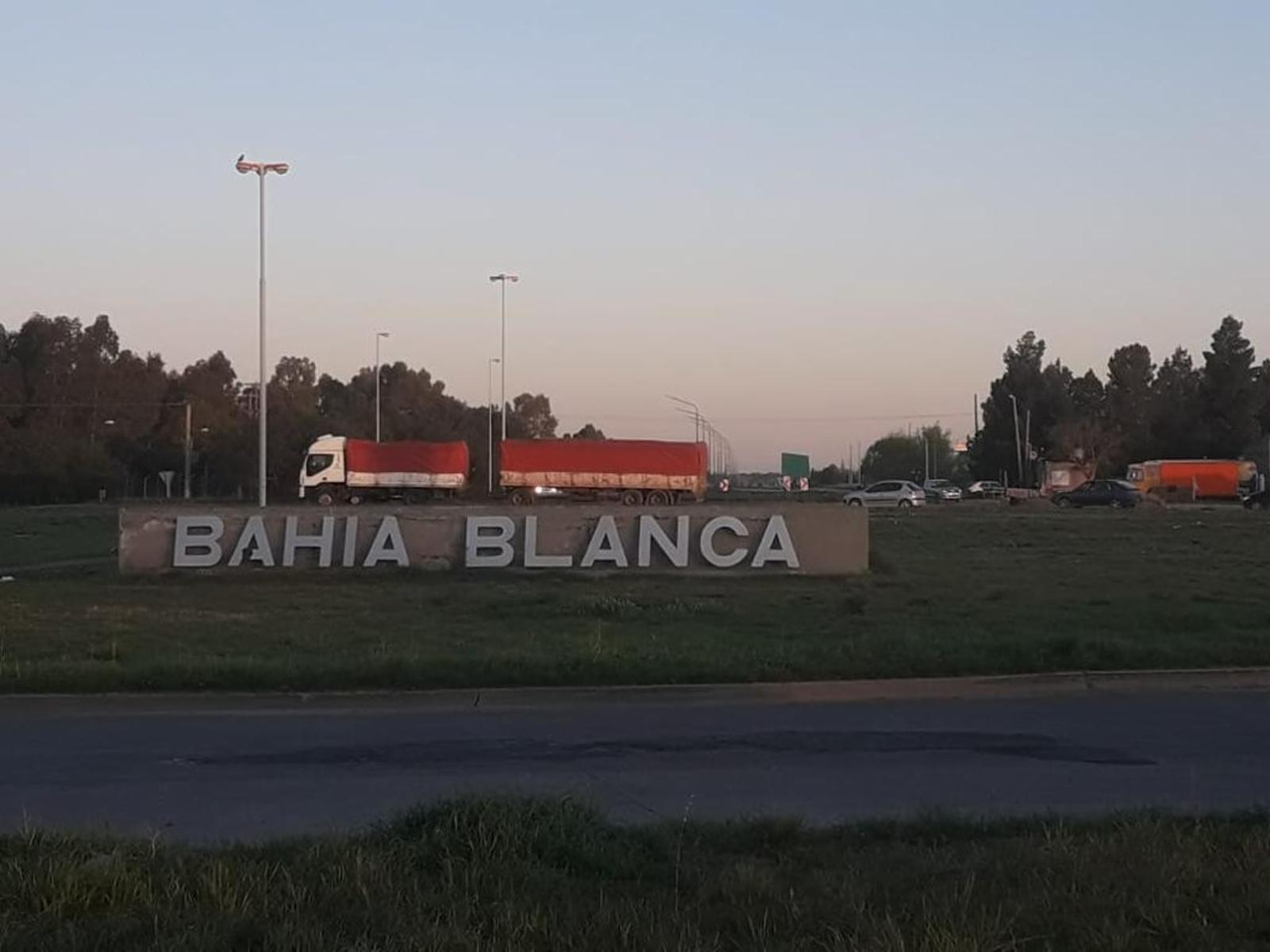 Grandes Lotes sobre Ruta 33 antes de la rotonda Camino Parque Sesquicentenario, una Puerta de Bahía Blanca — foto 3