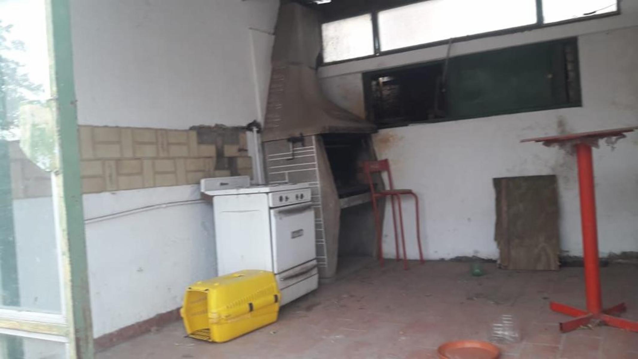 2 Locales con casa* a Reciclar a metros de Avenida Colón — foto 9