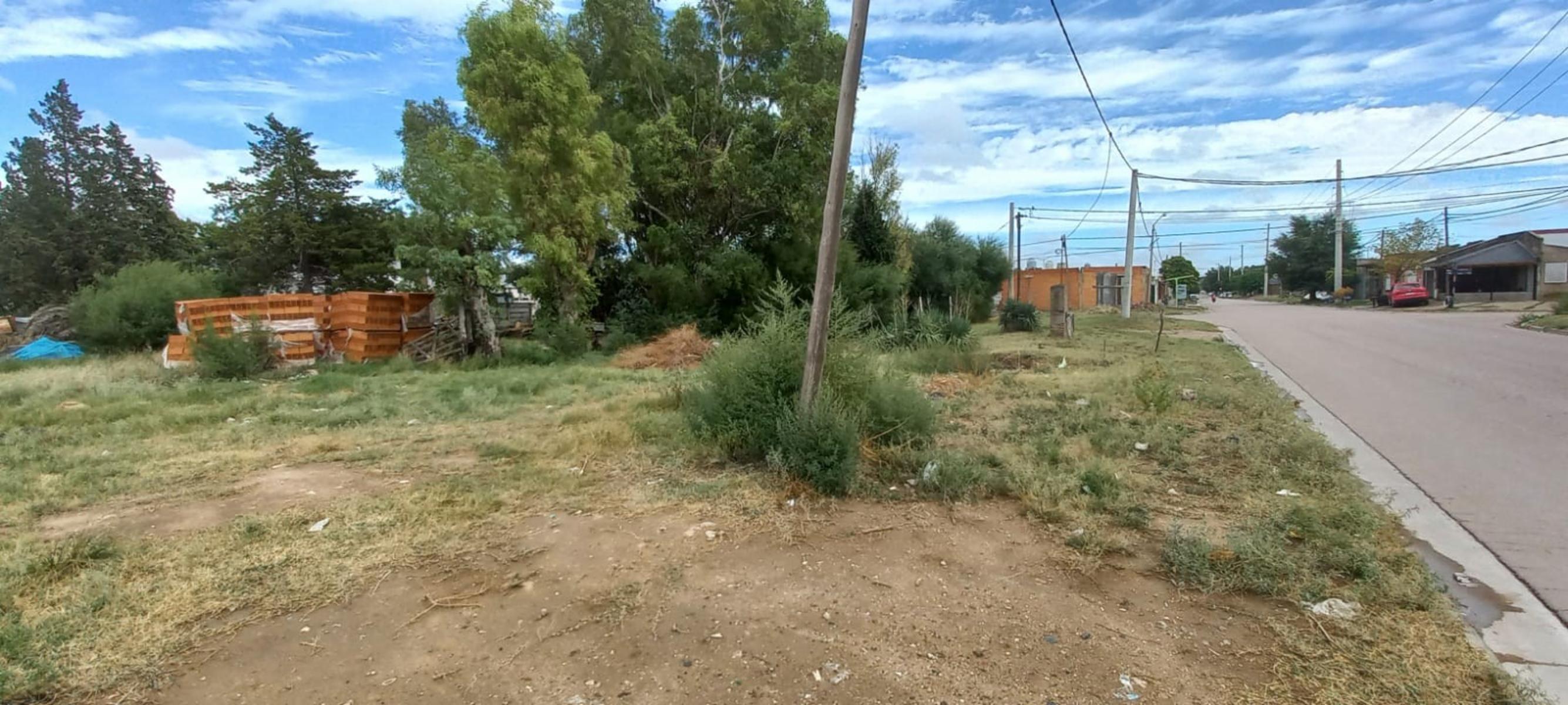 ATENCION EMPRESAS Se venden 2 LOTES juntos o separados - En una de las arterias de ingreso principales a la ciudad - Asfalto y TODOS los servicios — foto 2