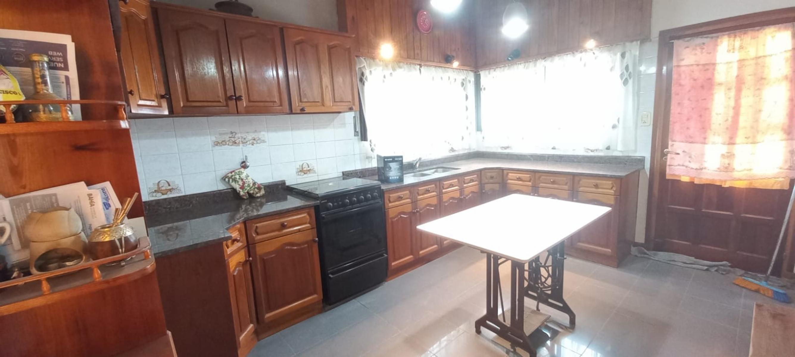 OPORTUNIDAD - VENTA casa 3 dormitorios con patio, pileta + LOCAL + Garaje doble - Doble terraza — foto 8