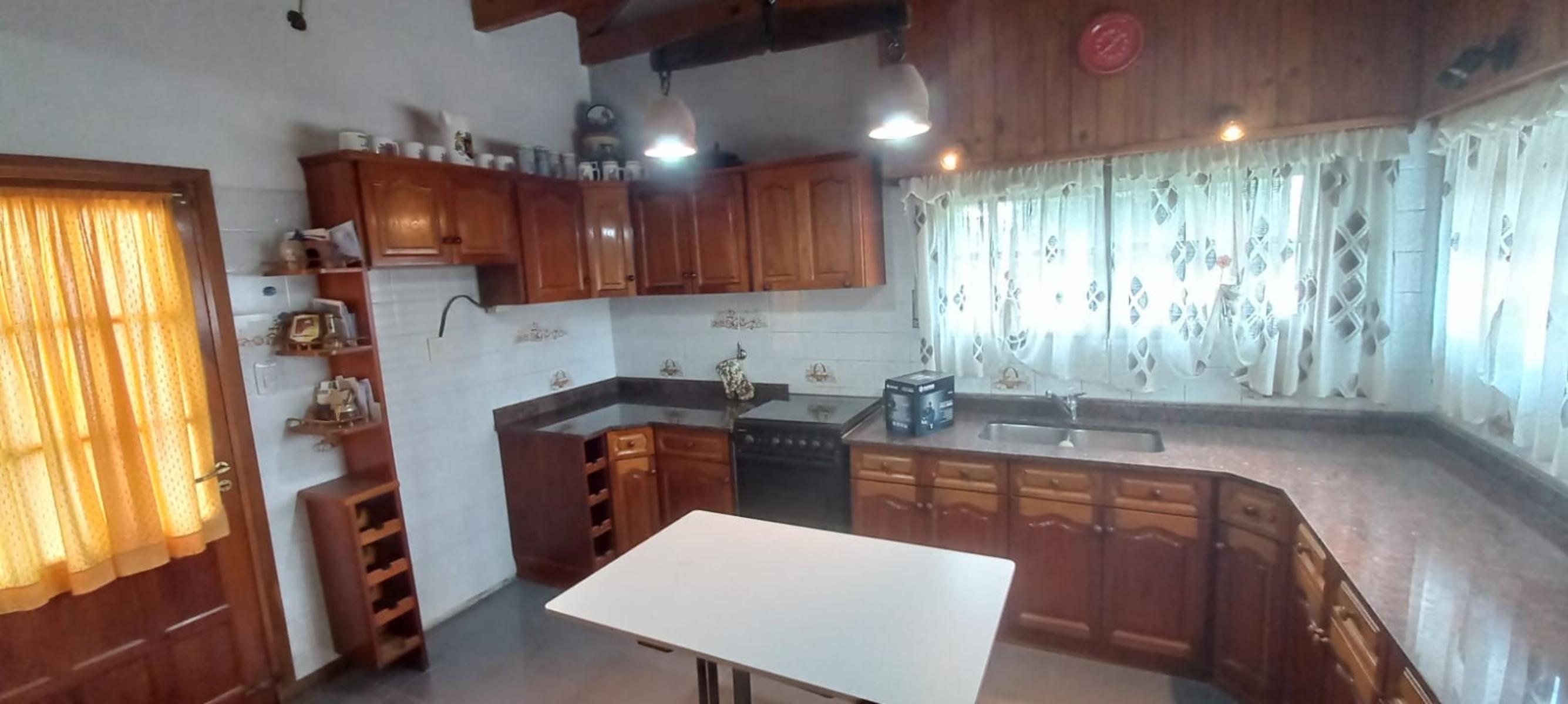 OPORTUNIDAD - VENTA casa 3 dormitorios con patio, pileta + LOCAL + Garaje doble - Doble terraza — foto 9