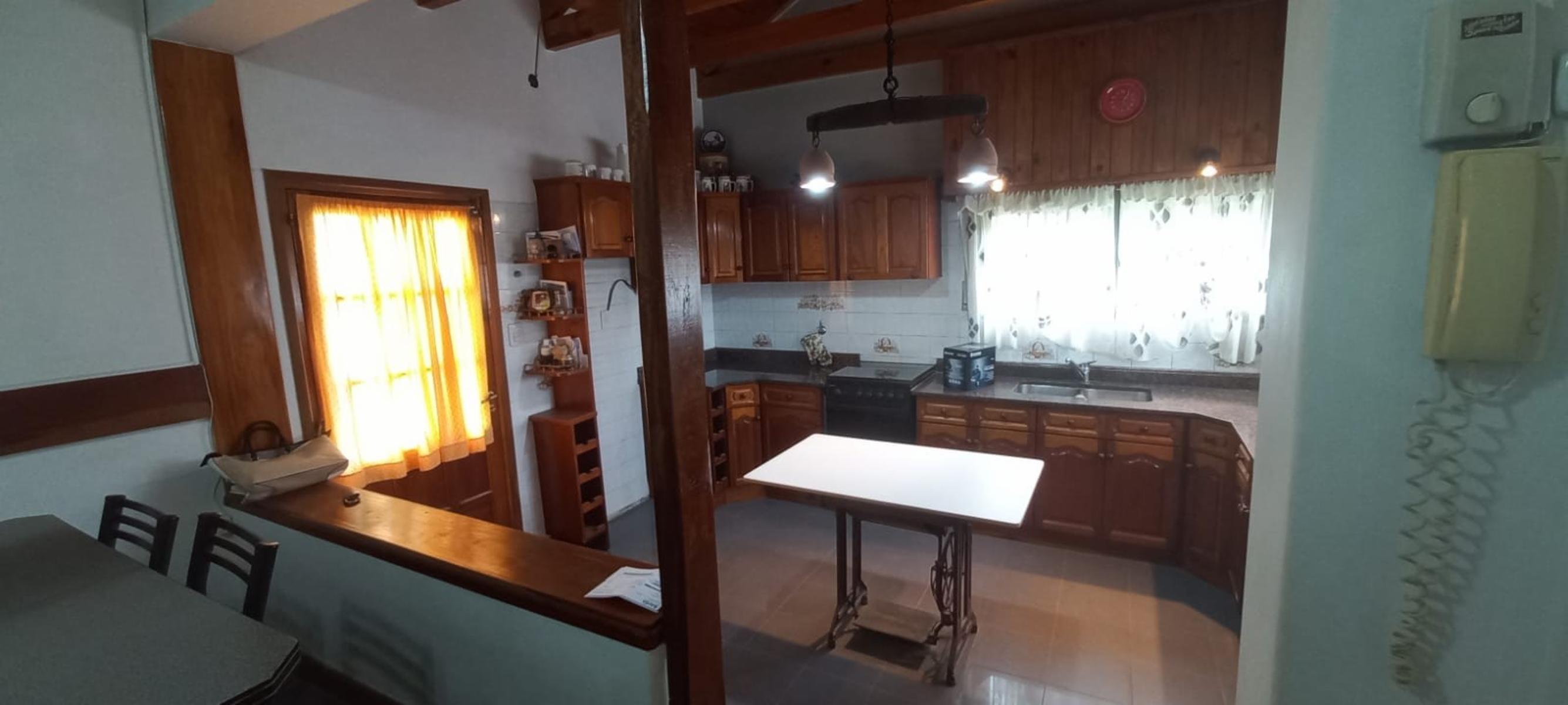 OPORTUNIDAD - VENTA casa 3 dormitorios con patio, pileta + LOCAL + Garaje doble - Doble terraza — foto 11