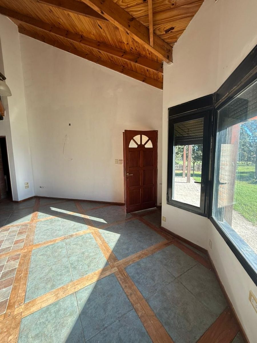 Venta de moderna, funcional y luminosa casa ubicada en Barrio Los Chañares — foto 3