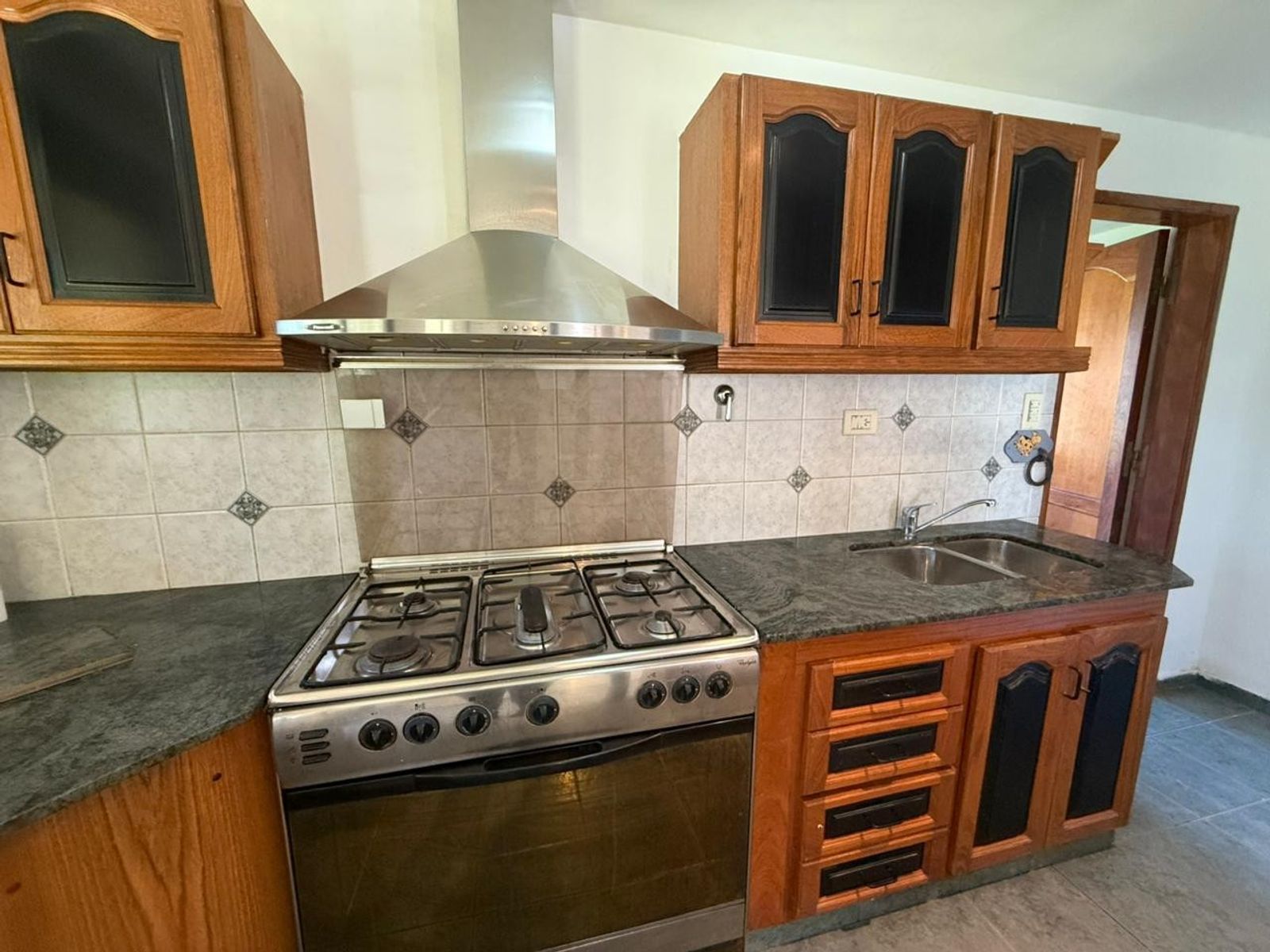Venta de moderna, funcional y luminosa casa ubicada en Barrio Los Chañares — foto 8