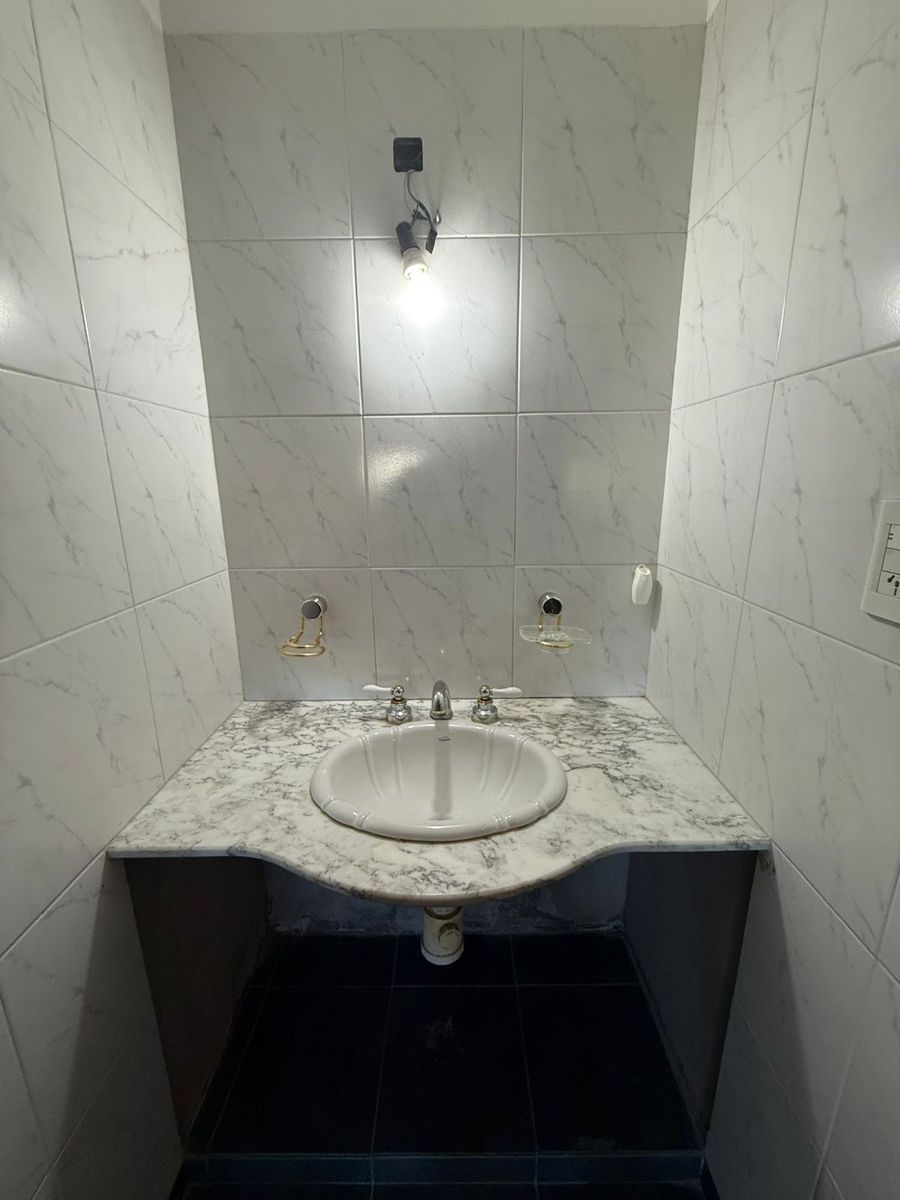 Venta de moderna, funcional y luminosa casa ubicada en Barrio Los Chañares — foto 13
