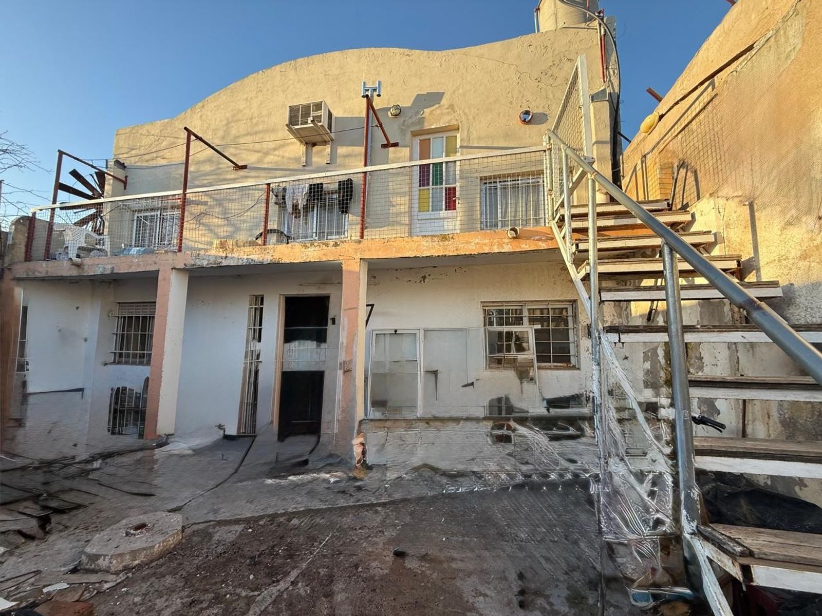 Venta de Lote de 9m x 58m con Galpón al fondo convertido en viviendacon posibilidad de reconversión, Sixto Laspiur 1100 - 7