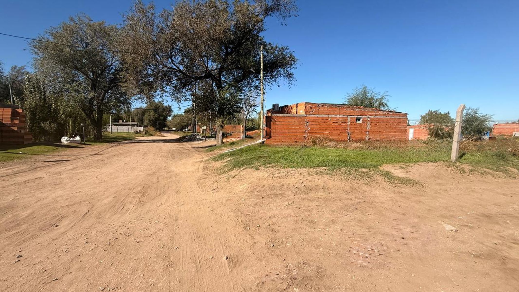 VENTA DE LOTE 10M DE FRENTE X 40M DE FONDO, LAS PALMERAS 5951 BARRIO PUNTA BLANCA. - 3