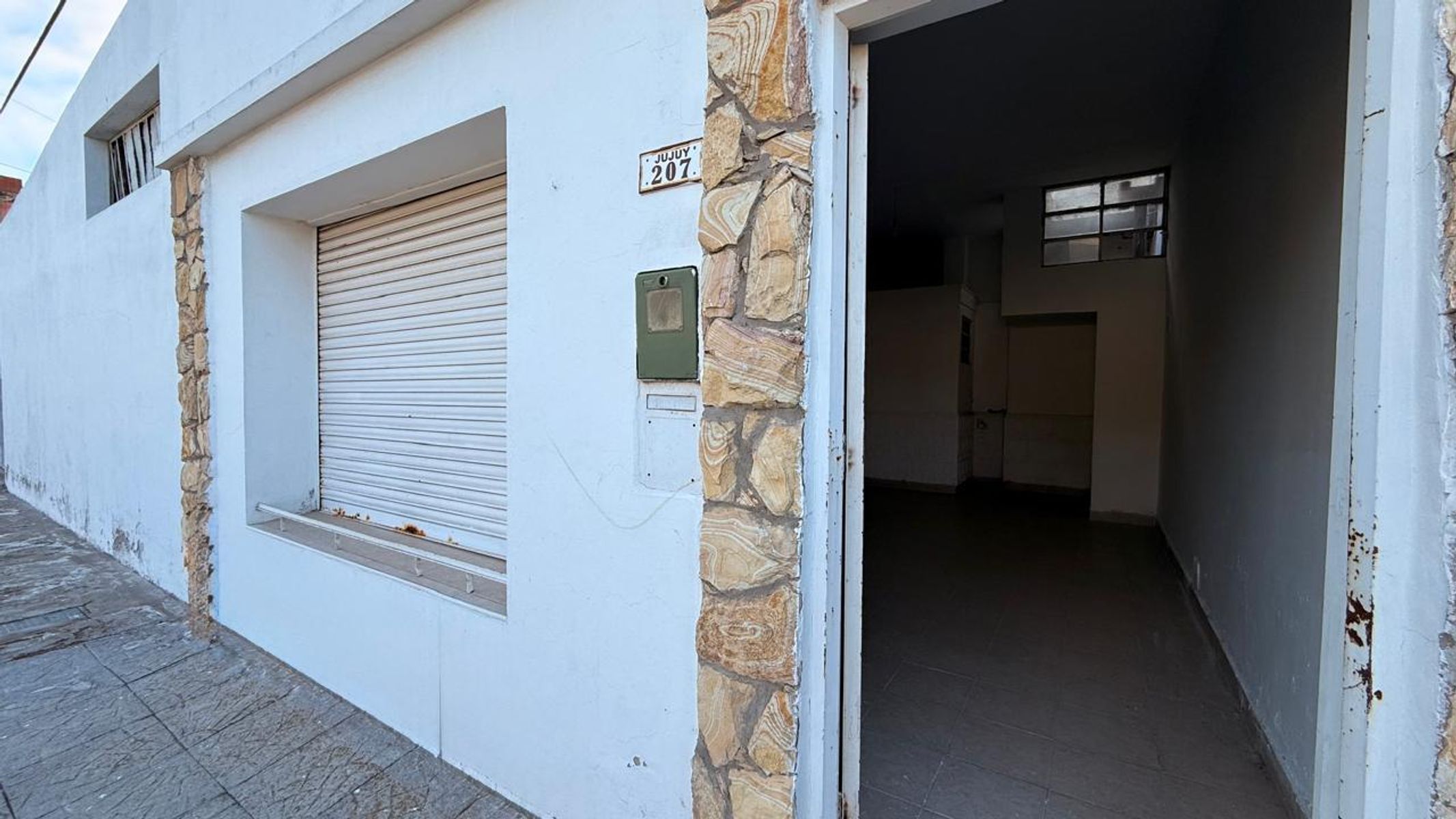 VENTA DE TRES LOCALES CON INGRESO PROPIO EN ESQUINA, RONDEAU 1600- BAHIA BLANCA - 6