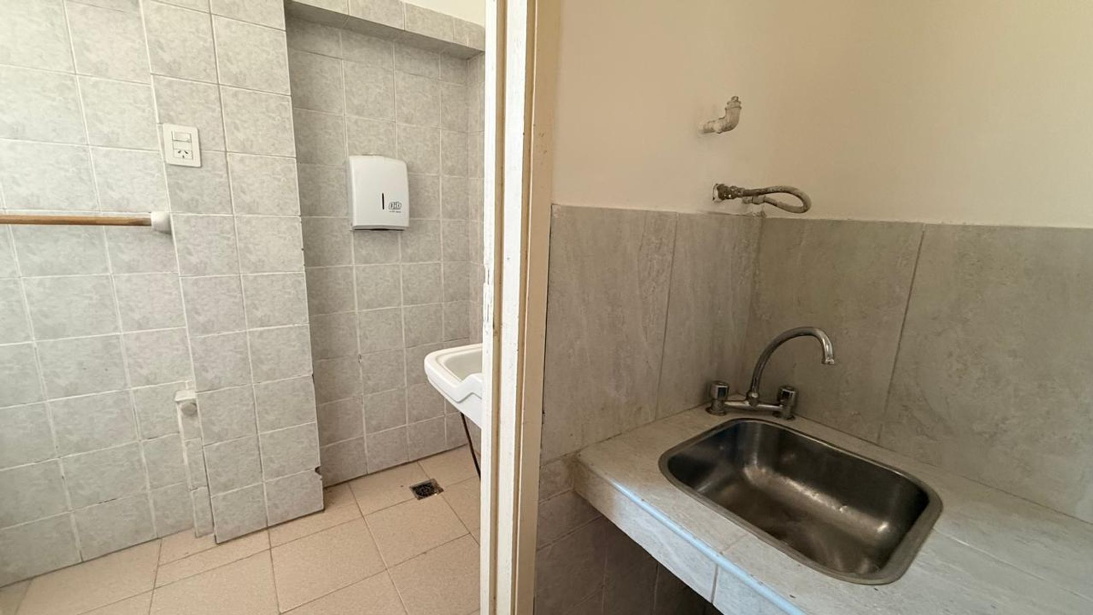 VENTA DE TRES LOCALES CON INGRESO PROPIO EN ESQUINA, RONDEAU 1600- BAHIA BLANCA - 11