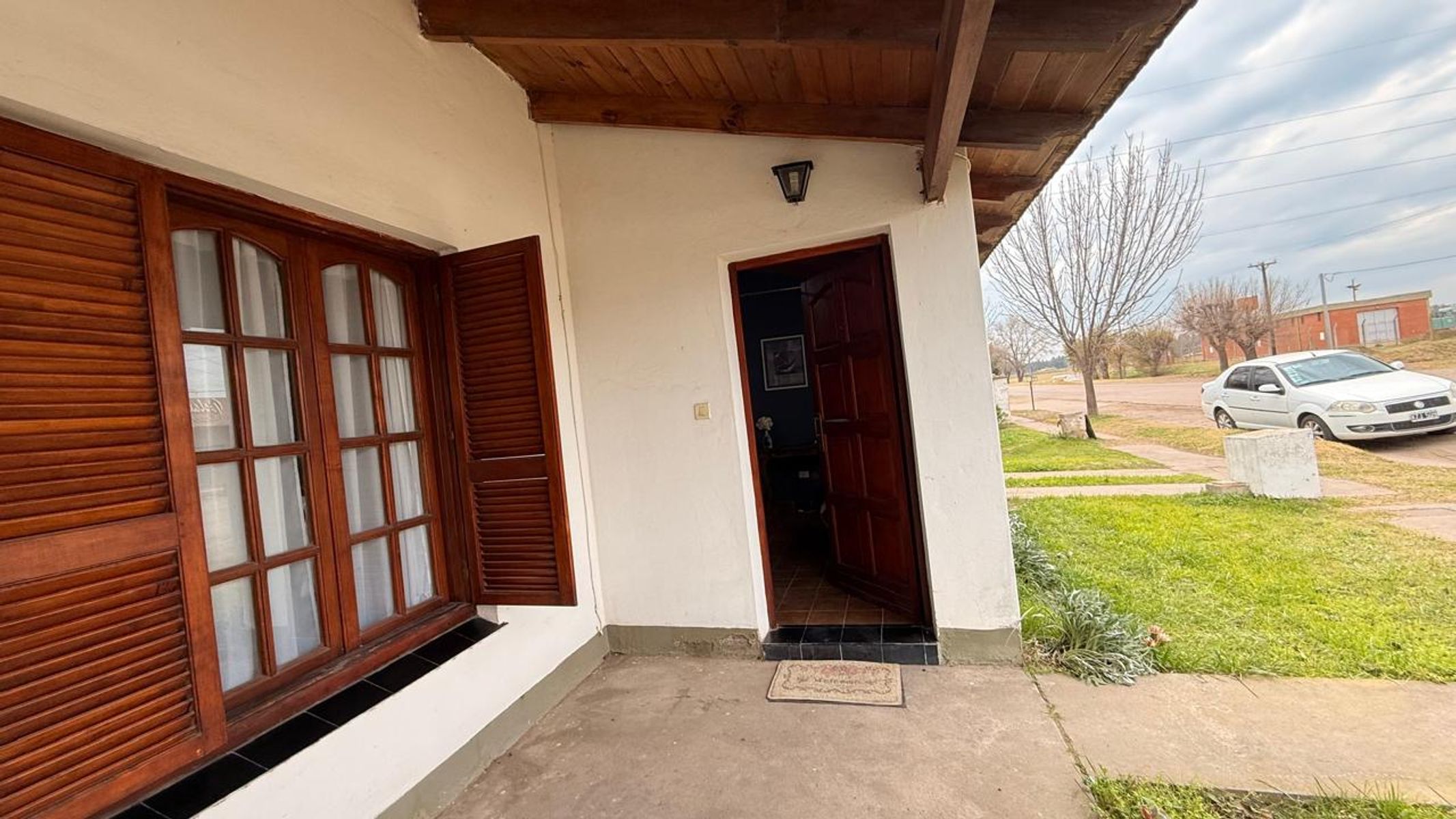 VENTA DE CASA CON 2 DORMITORIOS + GRAN SALON EN MAYOR BURATOVICH, PARTIDO DE VILLARINO, PROVINCIA DE BUENOS AIRES - 2