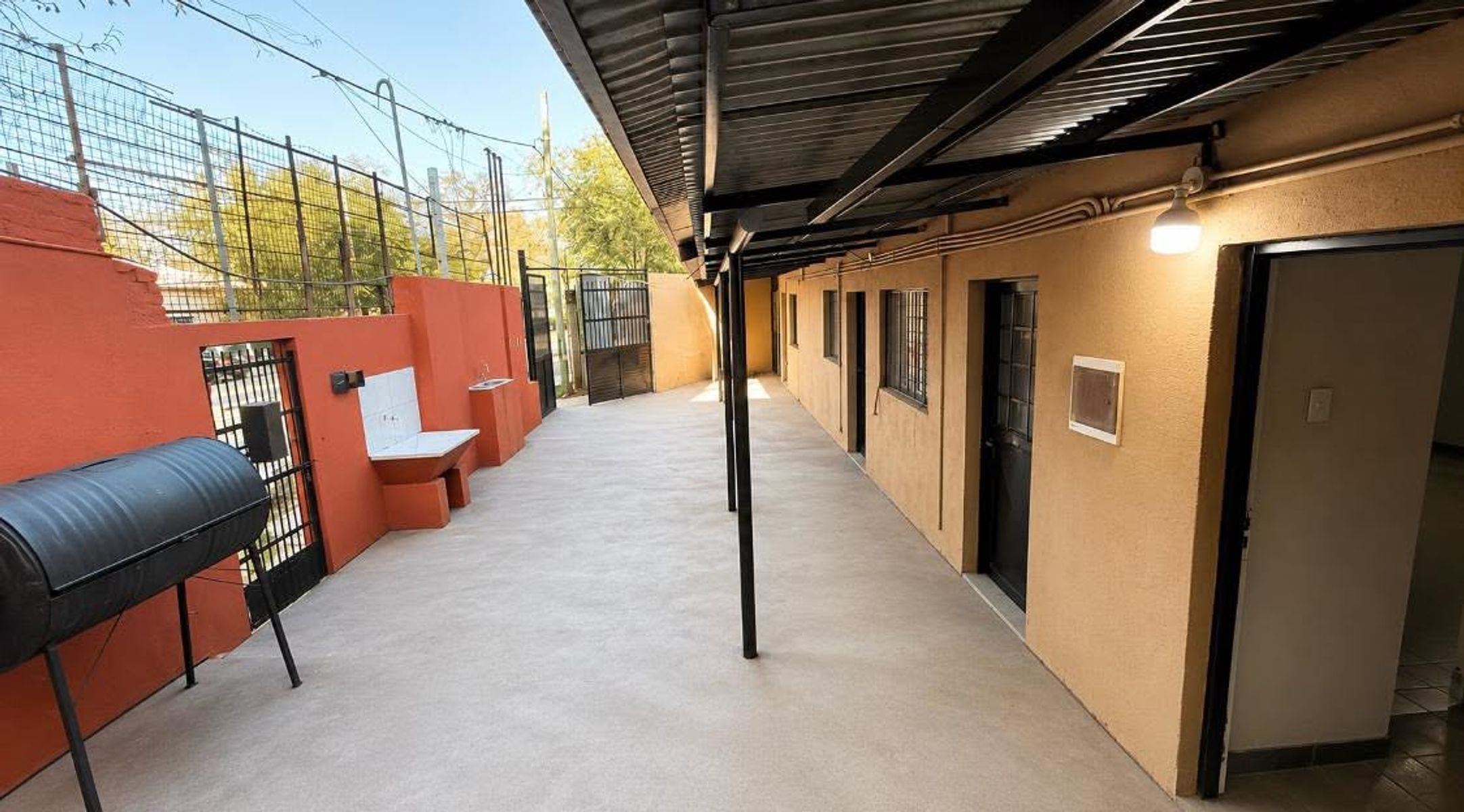 VENTA DE PROPIEDAD CON MULTIPLES OPCIONES APTA USO MULTIFAMILIAR O PARA RENTA BARRIO MALDONADO - 2