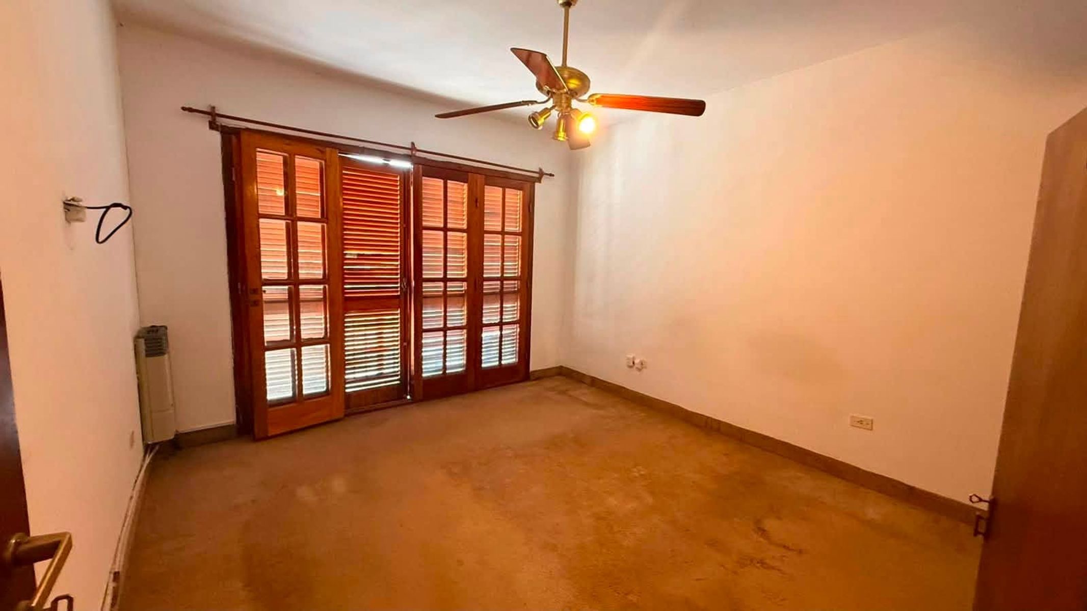 venta de casa con 3 dormitorios, garaje pasante y patio, azara 1500, bahia blanca - 4