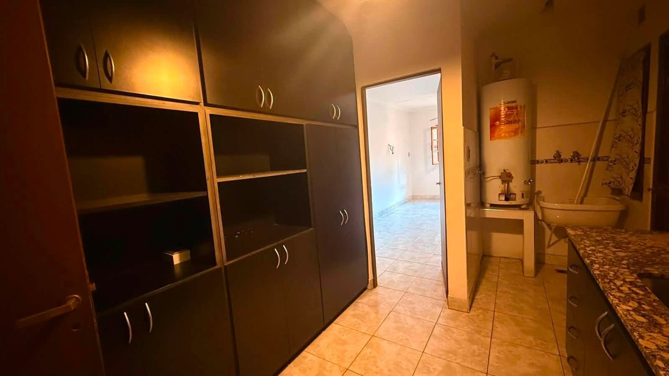 venta de casa con 3 dormitorios, garaje pasante y patio, azara 1500, bahia blanca - 5