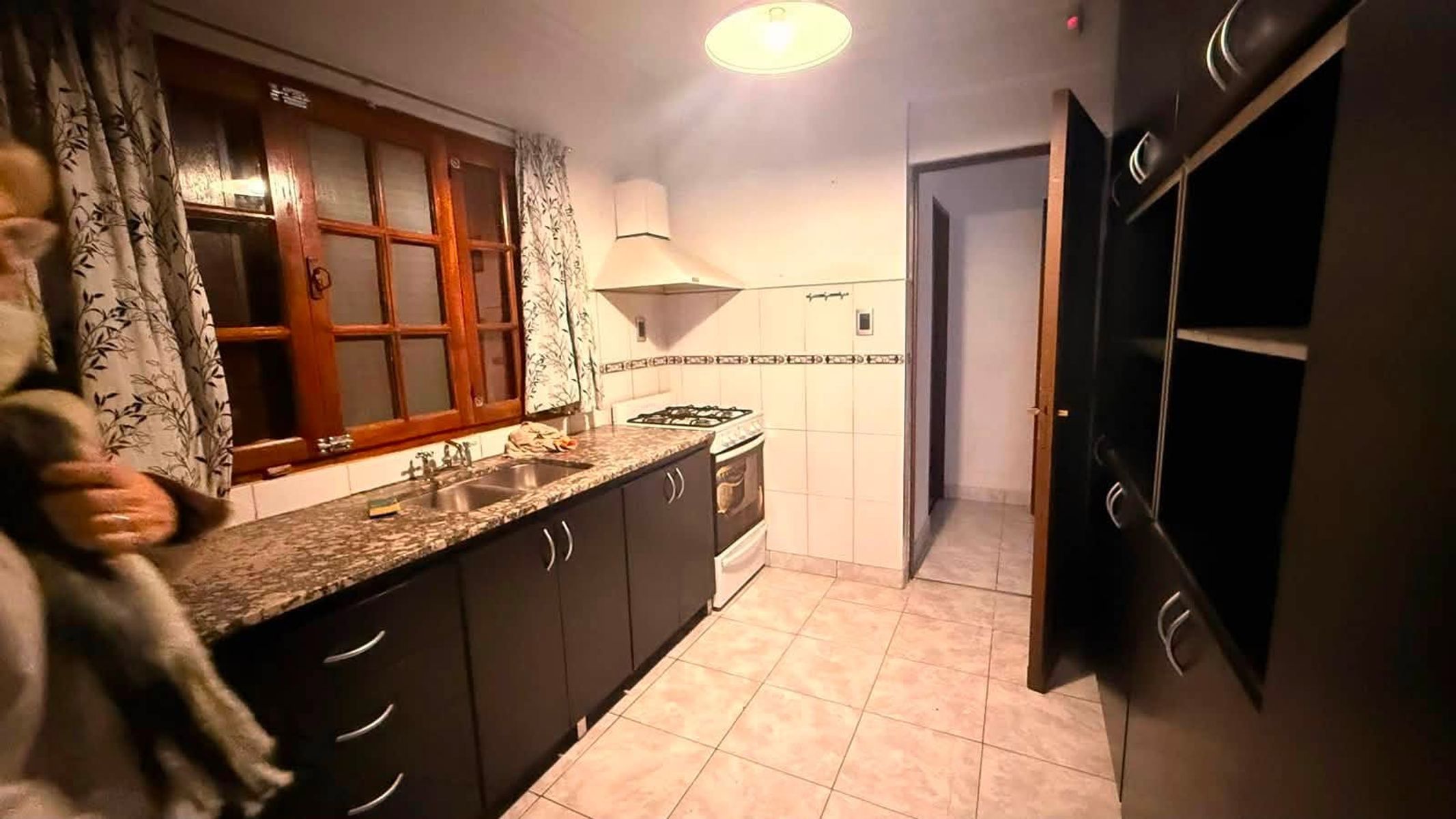 venta de casa con 3 dormitorios, garaje pasante y patio, azara 1500, bahia blanca - 6