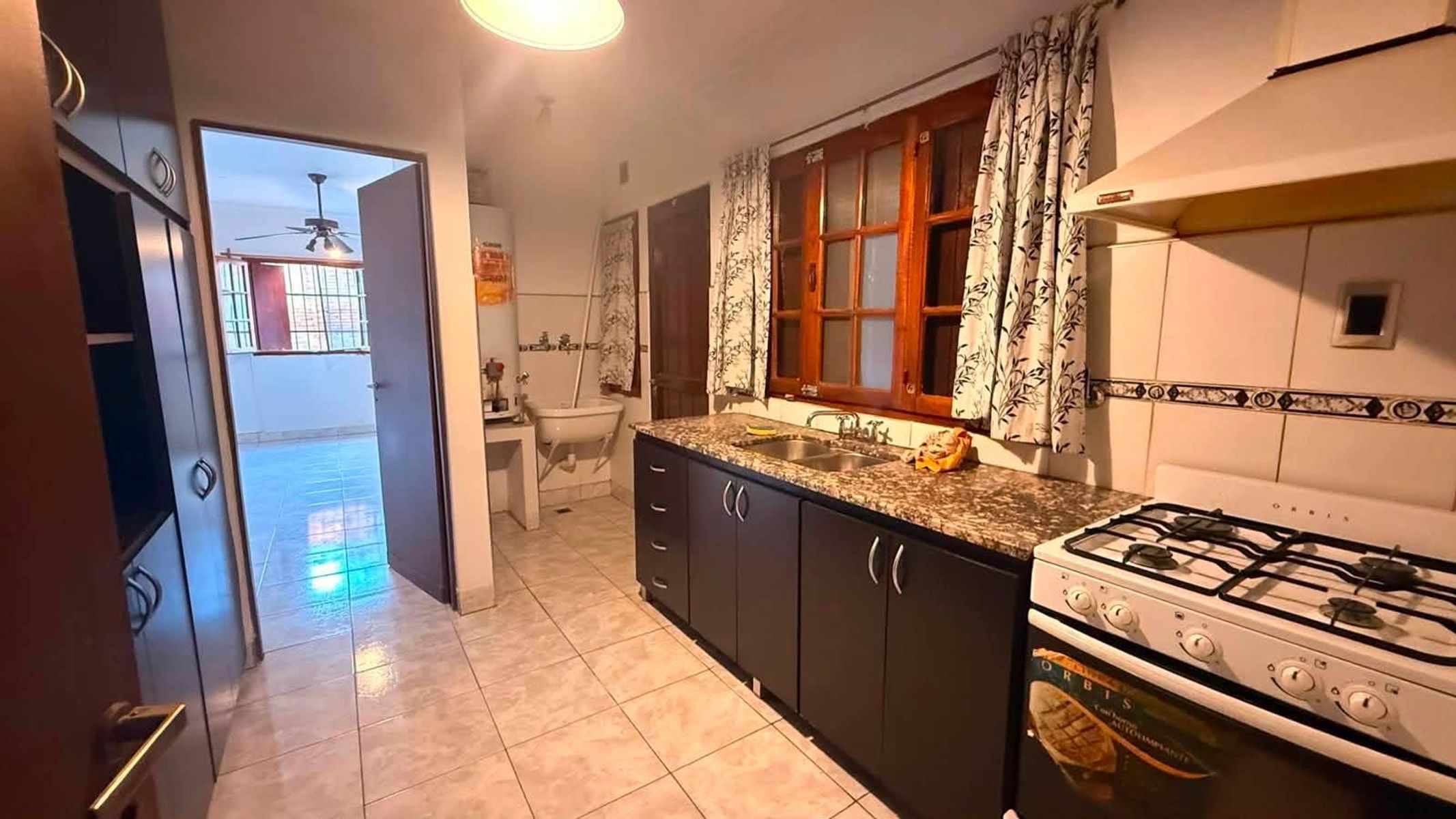 venta de casa con 3 dormitorios, garaje pasante y patio, azara 1500, bahia blanca - 7