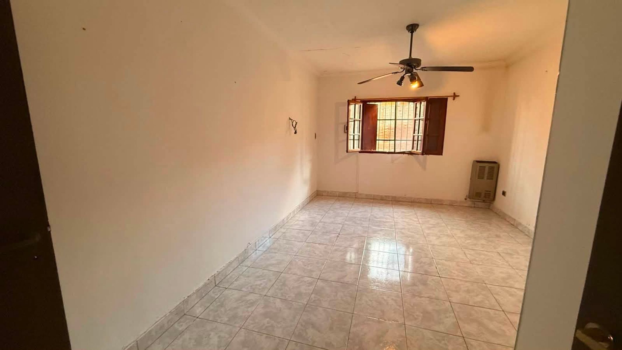 venta de casa con 3 dormitorios, garaje pasante y patio, azara 1500, bahia blanca - 8