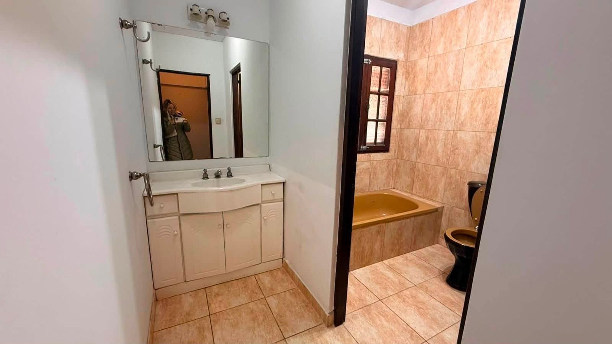 venta de casa con 3 dormitorios, garaje pasante y patio, azara 1500, bahia blanca - 10