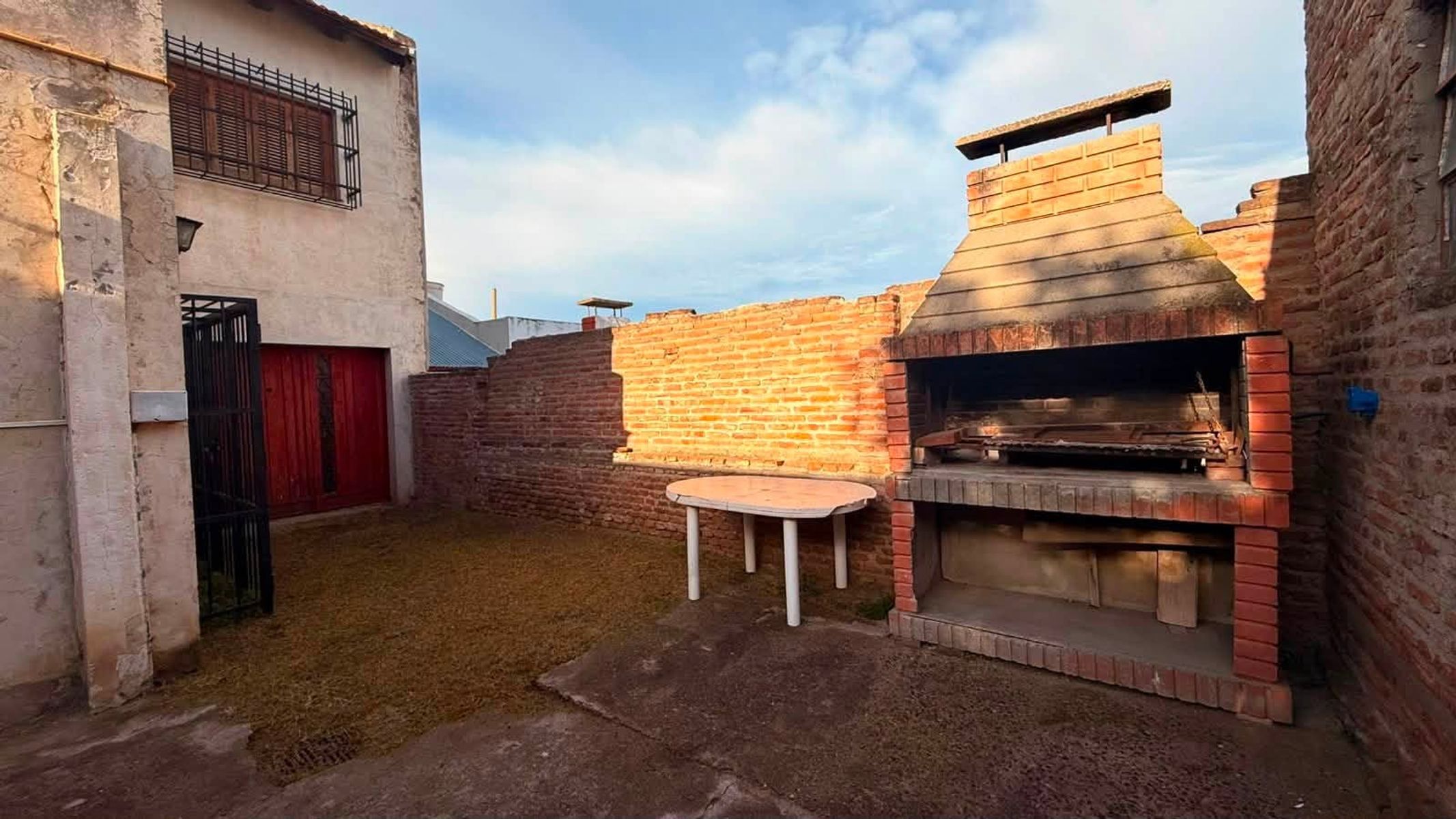 venta de casa con 3 dormitorios, garaje pasante y patio, azara 1500, bahia blanca - 11