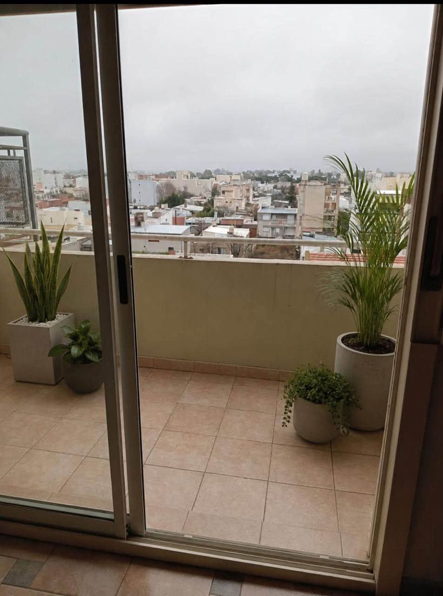 VENTA DE DEPTO 2 DORM. + BALCON AL FRENTE + COCHERA CUBIERTA, AGUADO 200 — foto 2