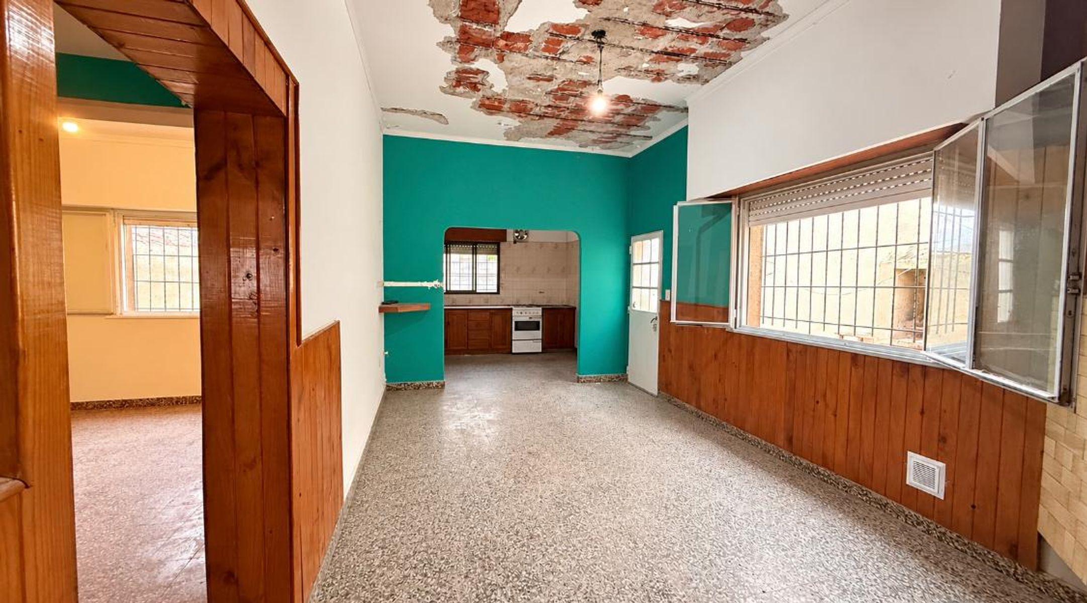 VENTA DE CASA CON GRAN PATIO VERDE + DEPARTAMENTO1 DORMITORIO, C. MALLEA N°900, BAHÍA BLANCA - 3
