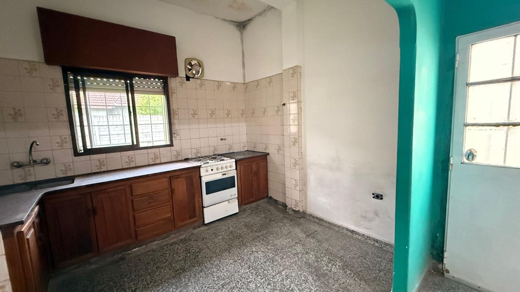 VENTA DE CASA CON GRAN PATIO VERDE + DEPARTAMENTO1 DORMITORIO, C. MALLEA N°900, BAHÍA BLANCA - 5