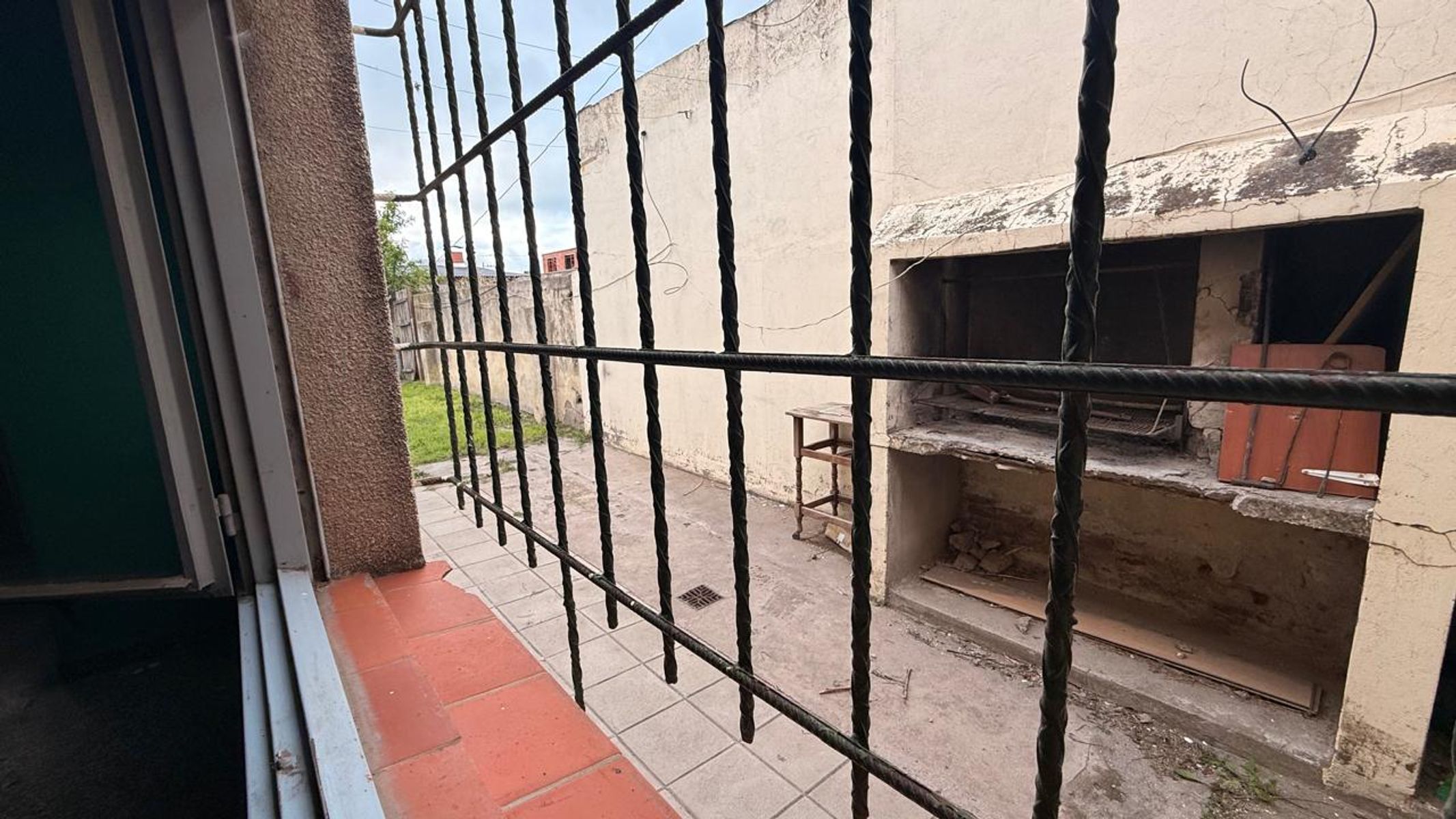 VENTA DE CASA CON GRAN PATIO VERDE + DEPARTAMENTO1 DORMITORIO, C. MALLEA N°900, BAHÍA BLANCA - 6